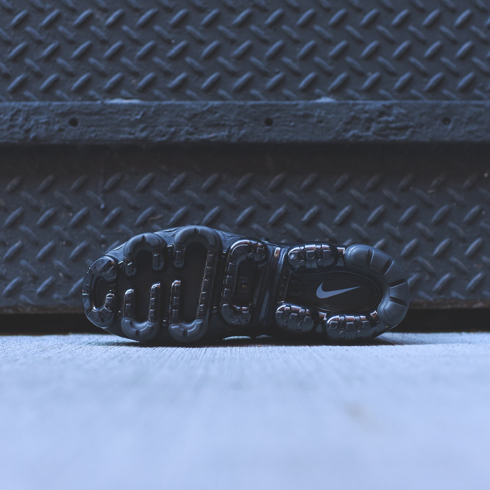 Nike Air VaporMax Plus - Black / Aluminum