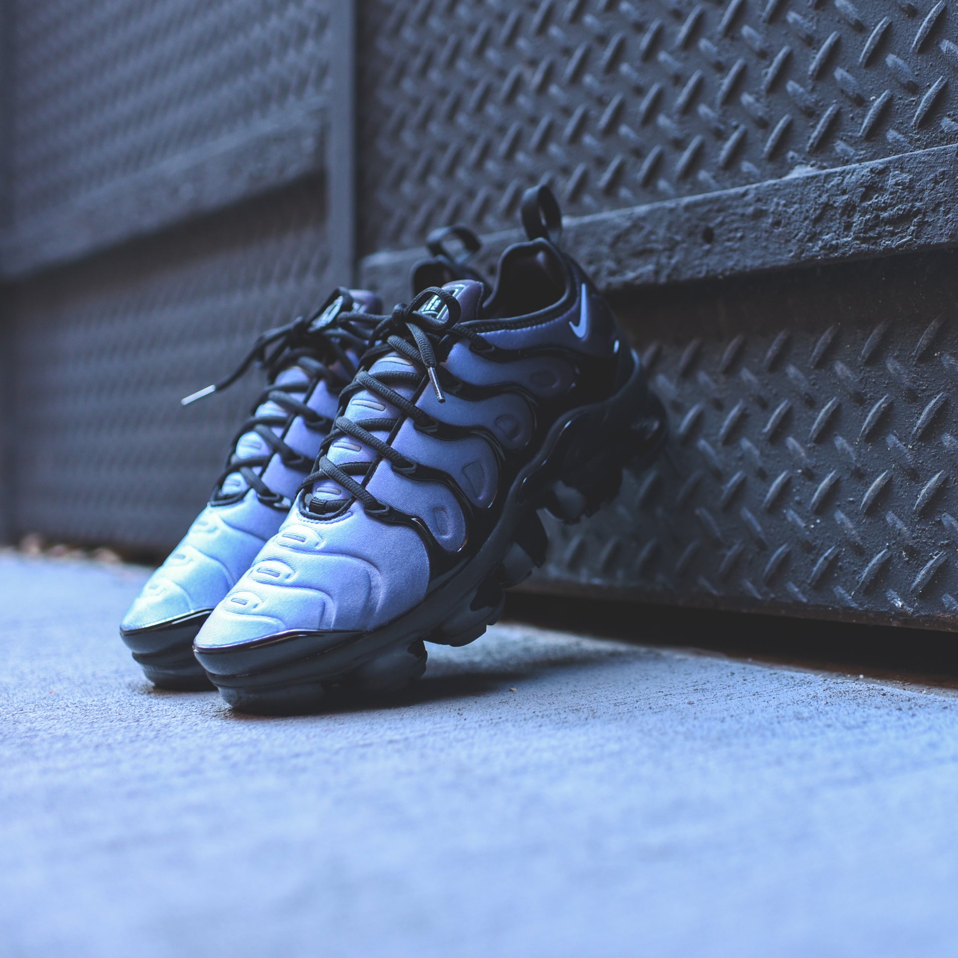 Nike Air VaporMax Plus - Black / Aluminum