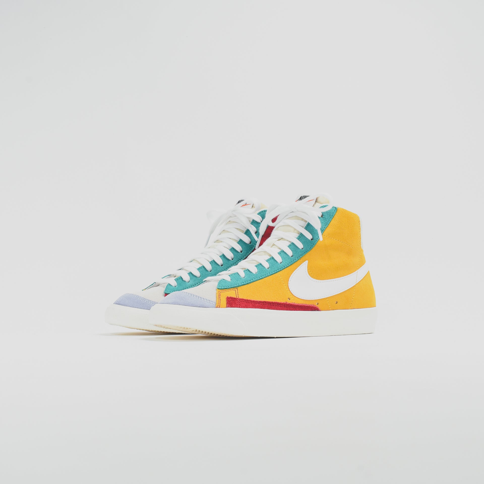 Nike Blazer Mid '77 - Vintage Noble Red / Kinetic Green / Jade Aura