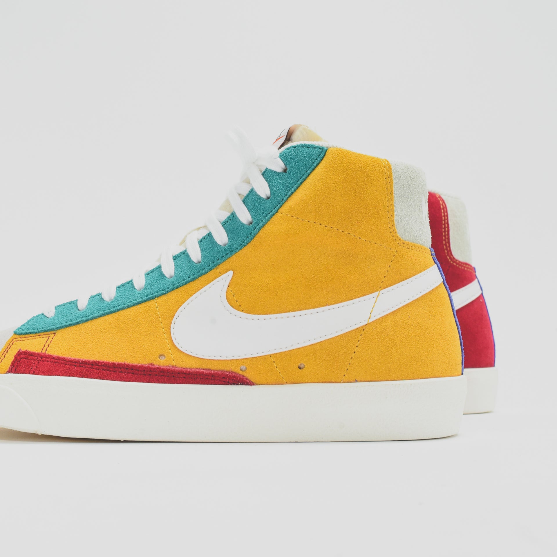 Nike Blazer Mid '77 - Vintage Noble Red / Kinetic Green / Jade Aura