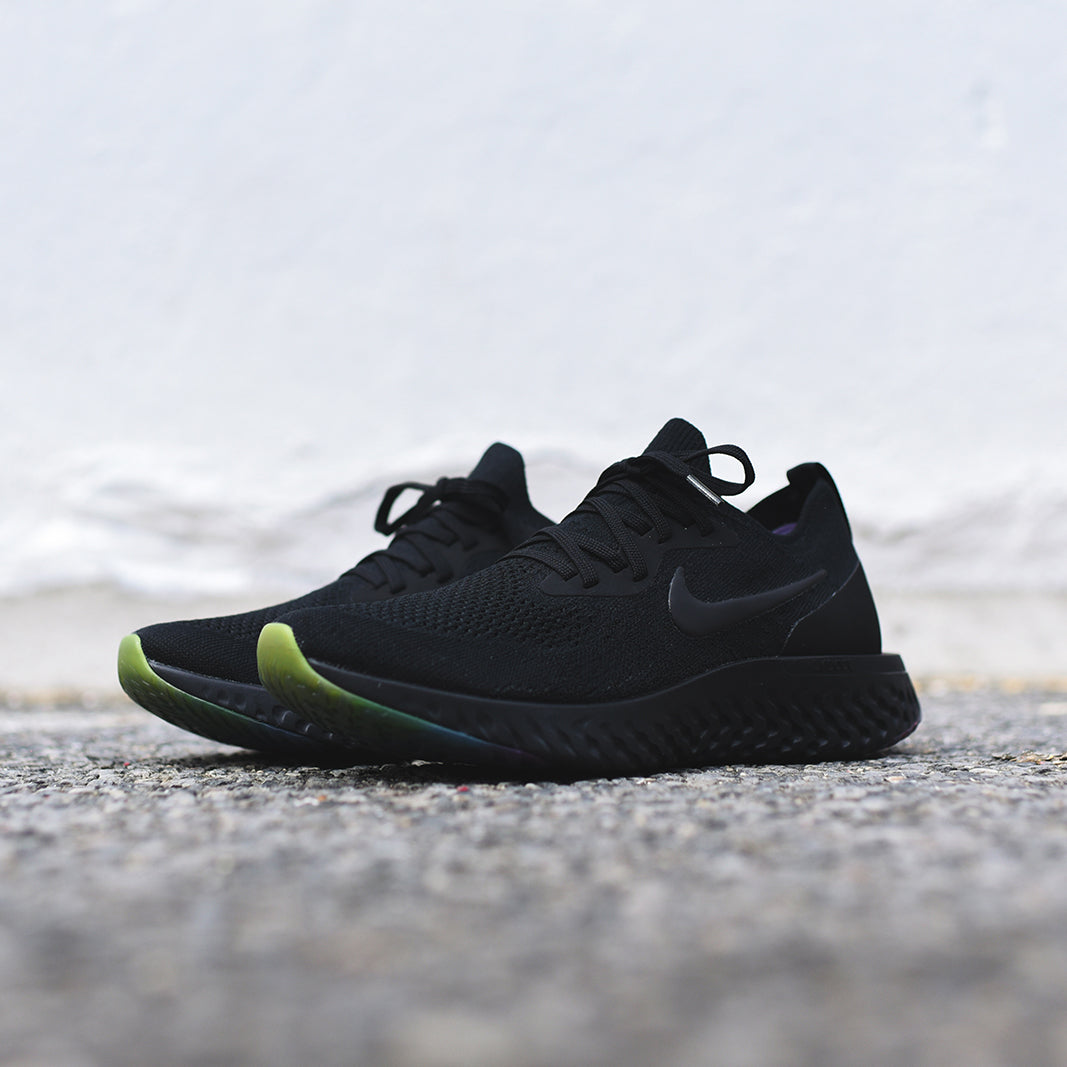 Nike Epic React BE TRUE Flyknit - Black / Pink