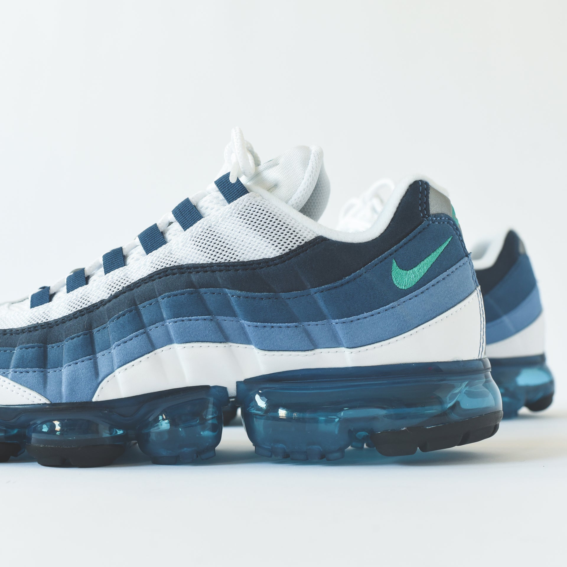 Nike Air VaporMax '95 - White / New Green / French Blue Lake