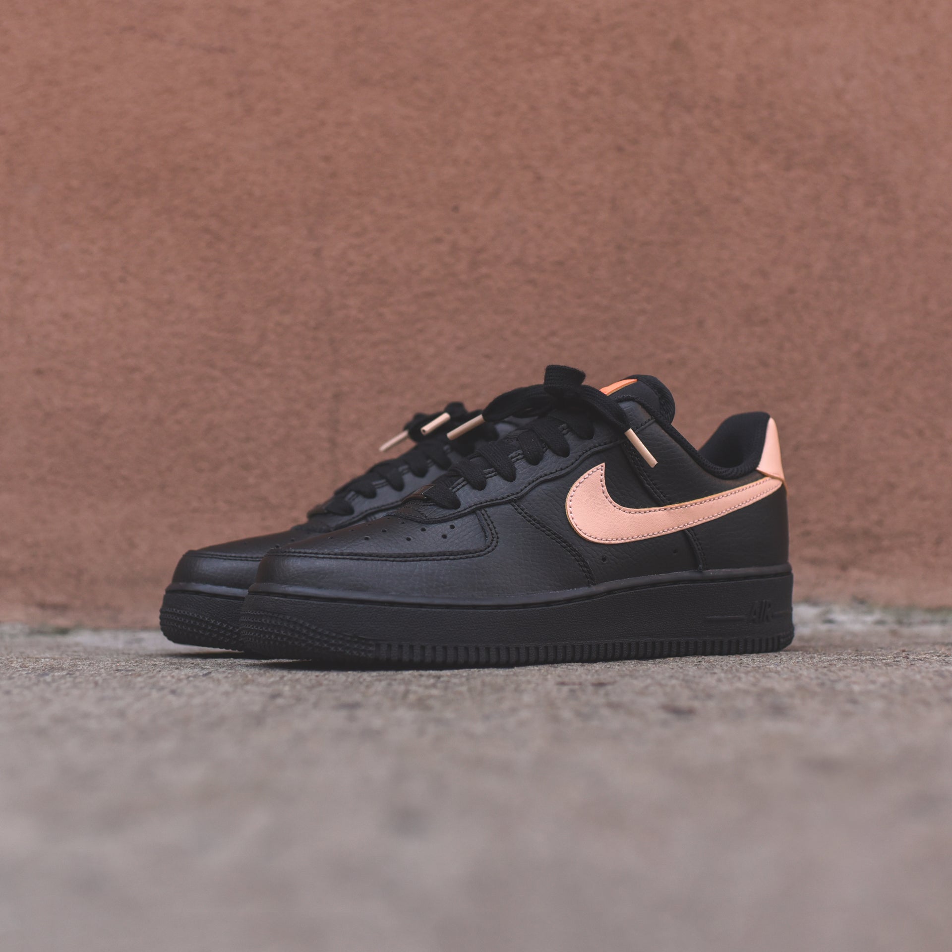 Nike WMNS Air Force 1 - Black / Cream