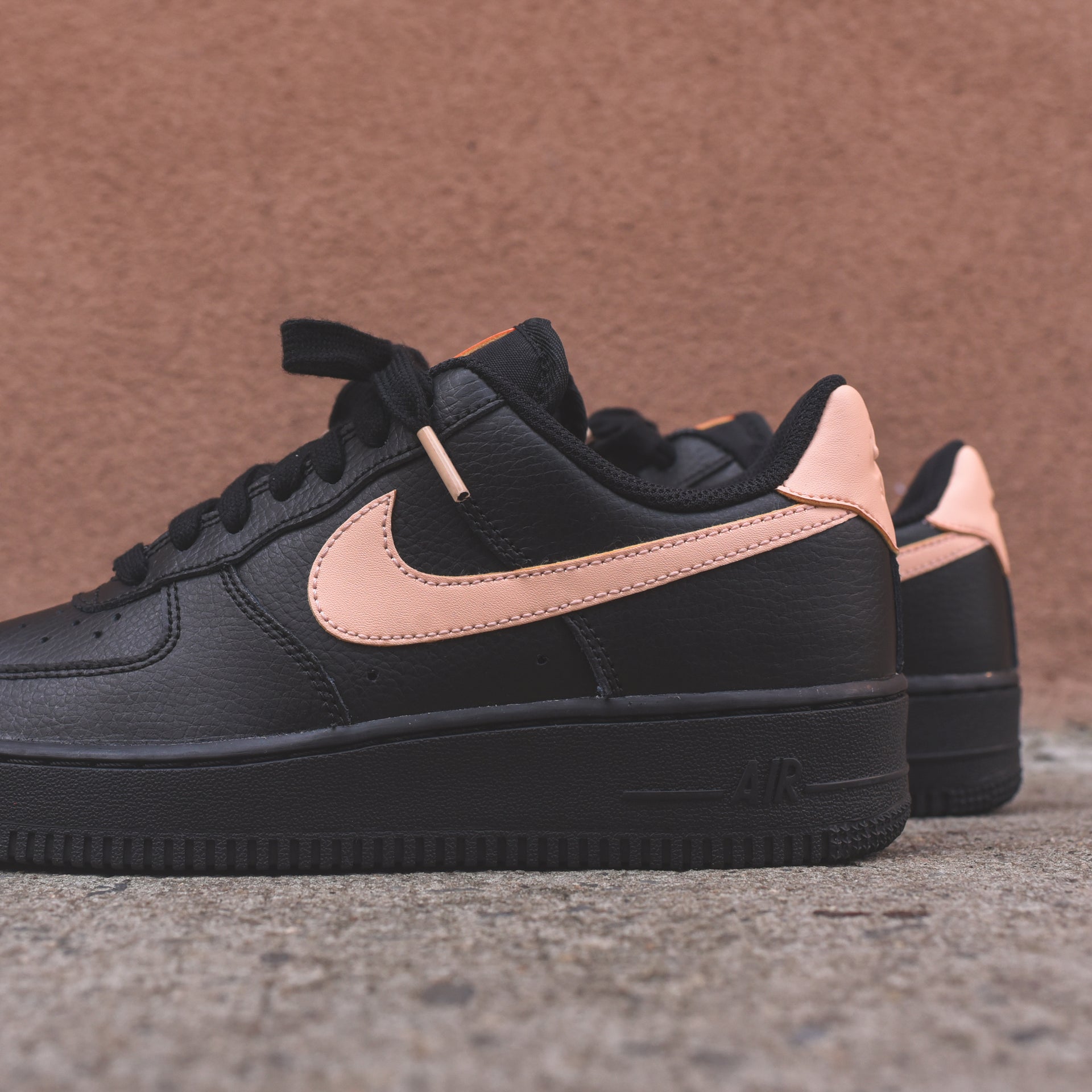 Nike WMNS Air Force 1 - Black / Cream