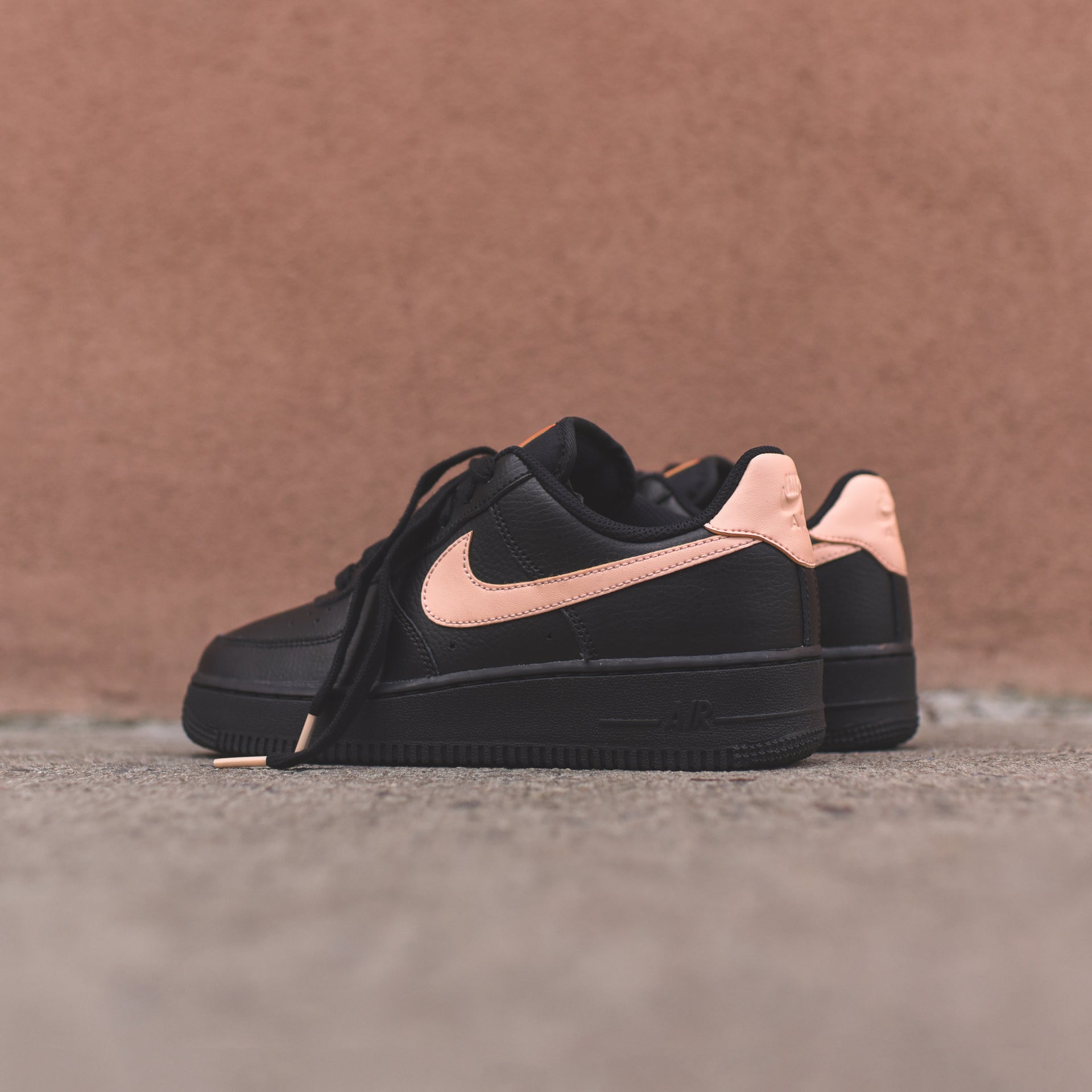 Nike WMNS Air Force 1 - Black / Cream