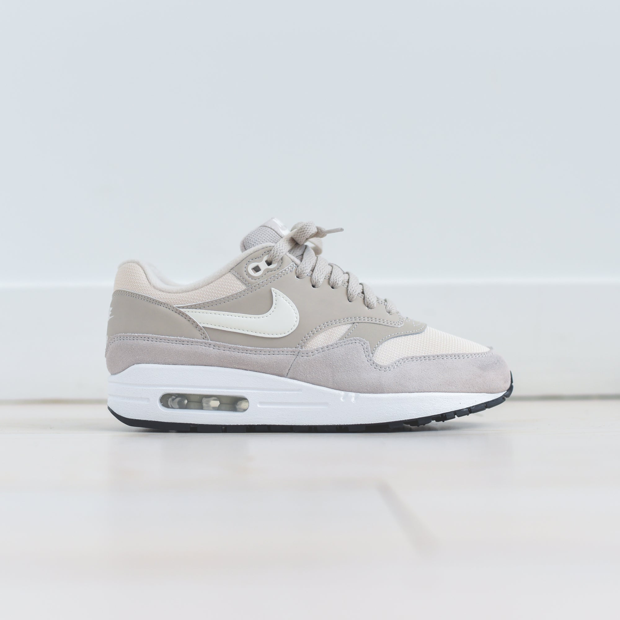 air max 1 string sail