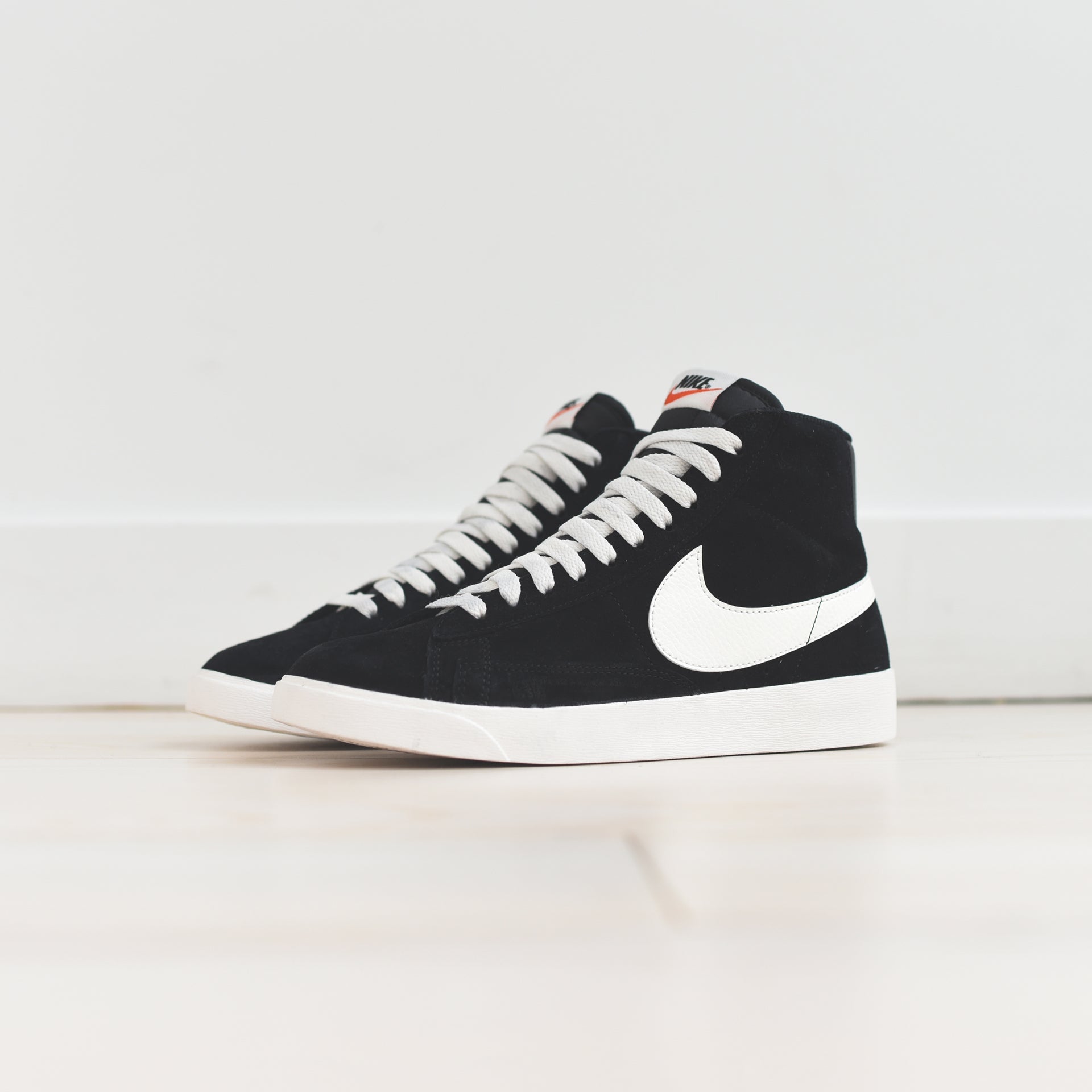 Nike WMNS Blazer Mid - Black / Sail