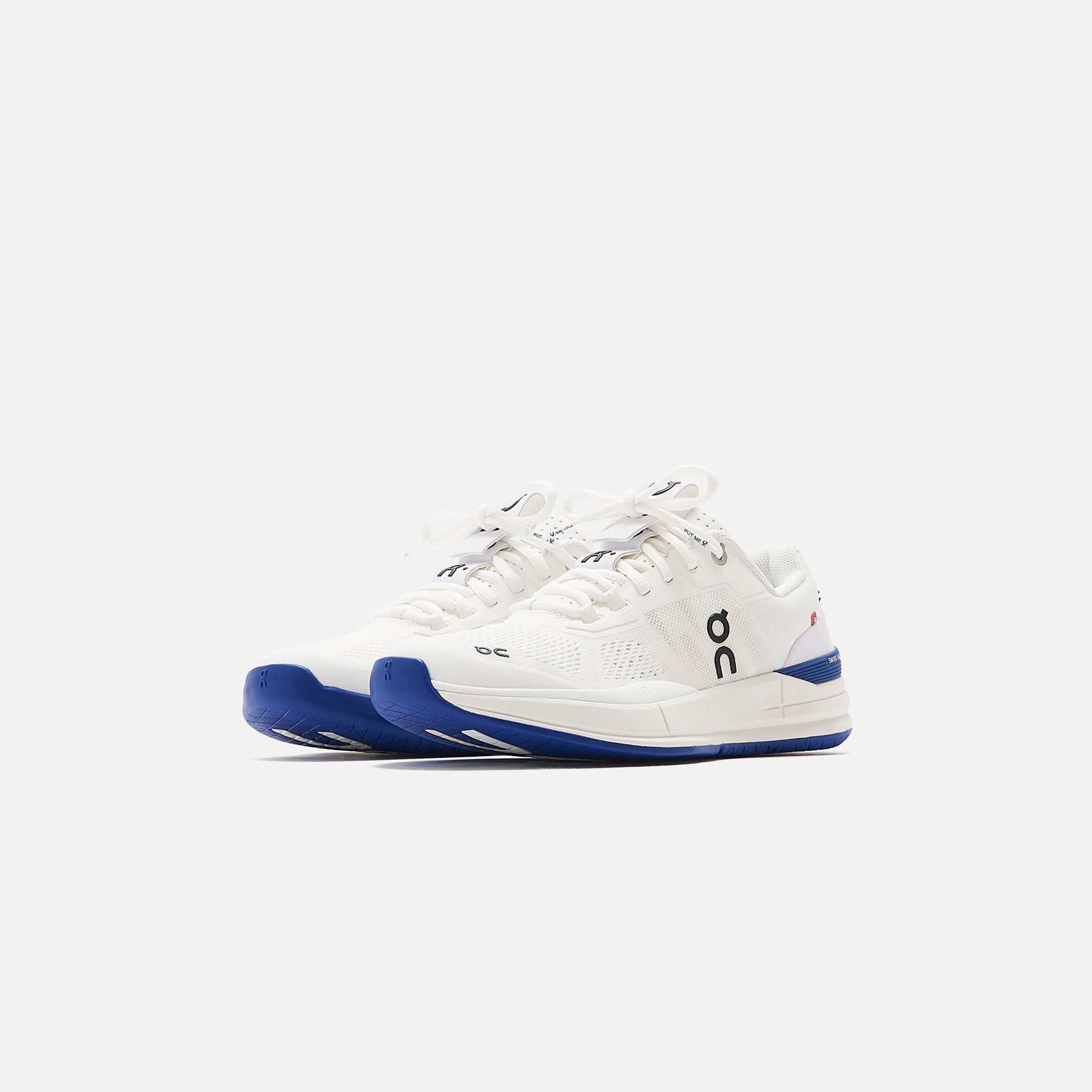 The WMNS Roger Pro by On - White / Indigo