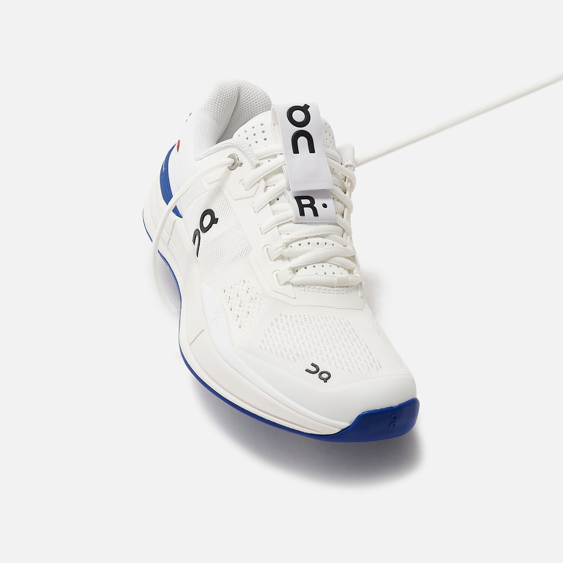 The WMNS Roger Pro by On - White / Indigo