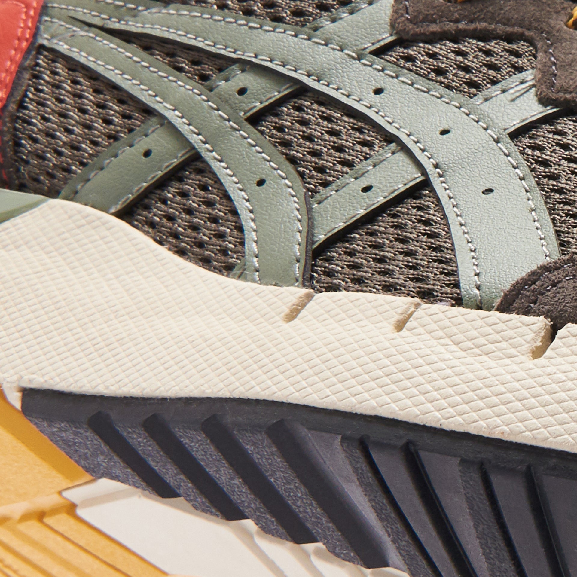 Onitsuka Tiger Rebilac Runner - Dark Sepia / Burnt Olive
