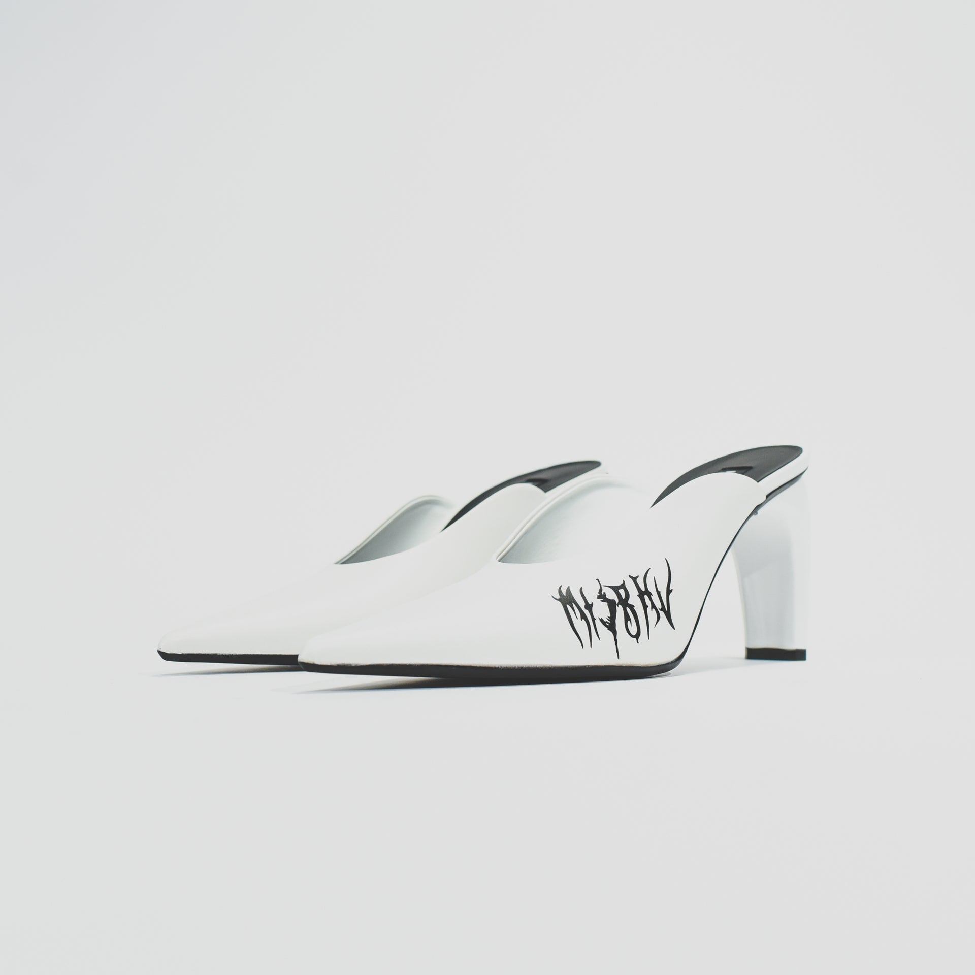 MISBHV WMNS Pandora Slicer Mules - White