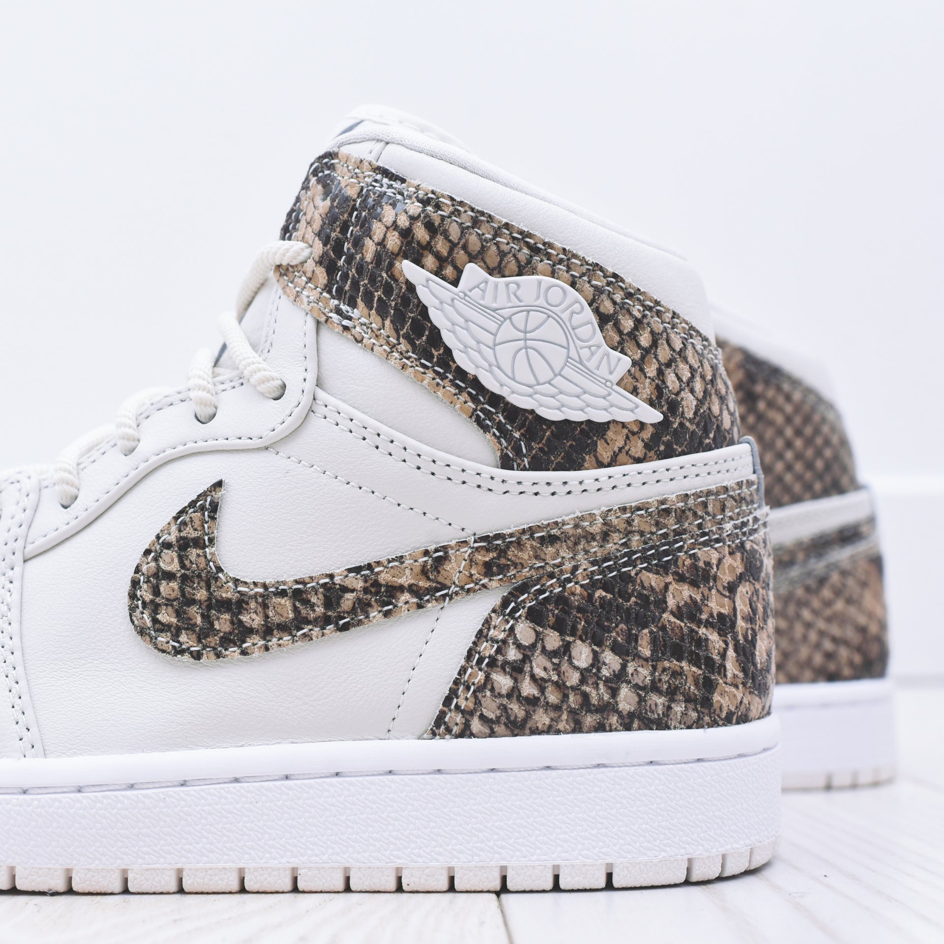 Nike WMNS Air Jordan 1 Retro High Premium - Phantom