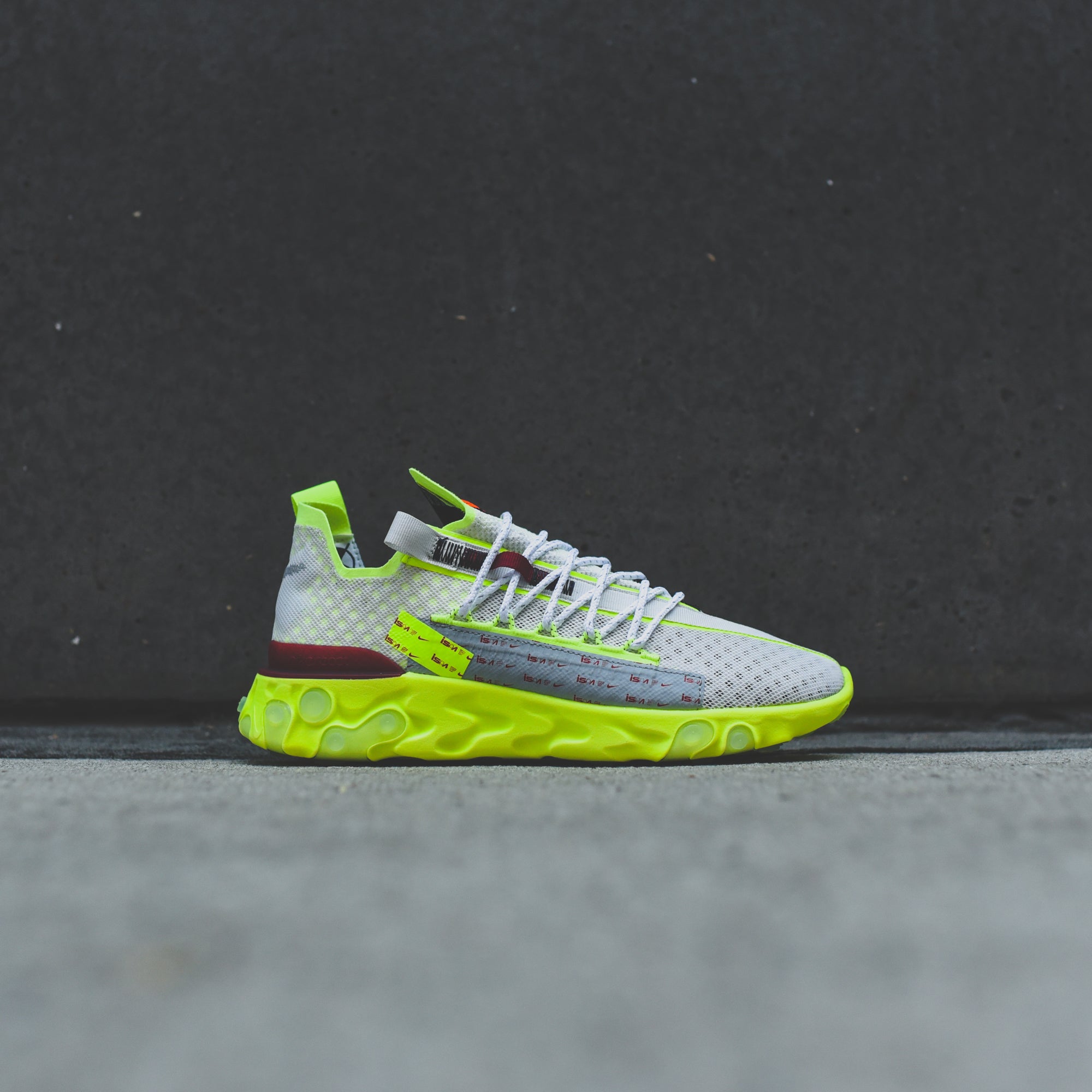 Nike react ispa volt glow best sale