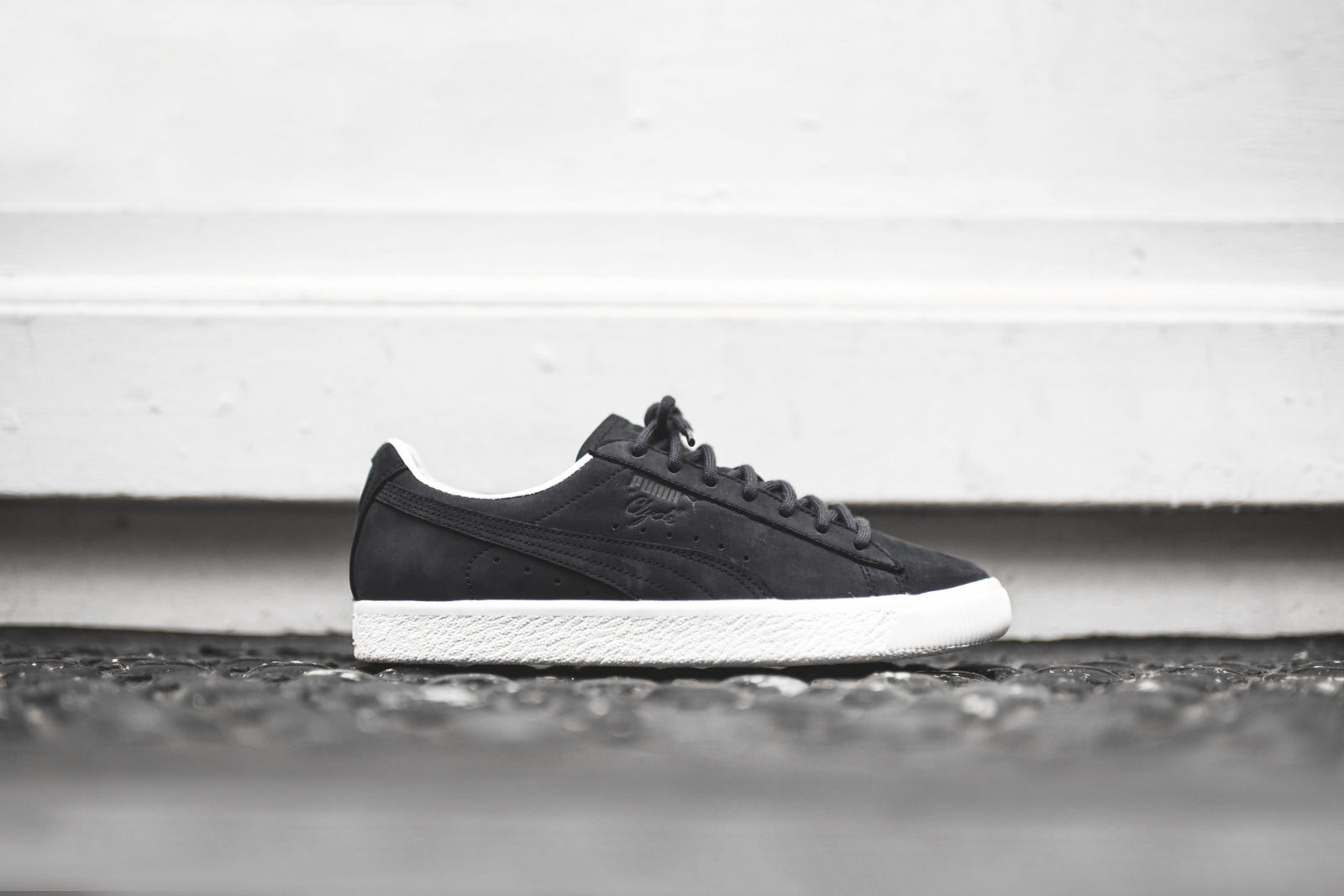 Puma Clyde Frosted - Black / White