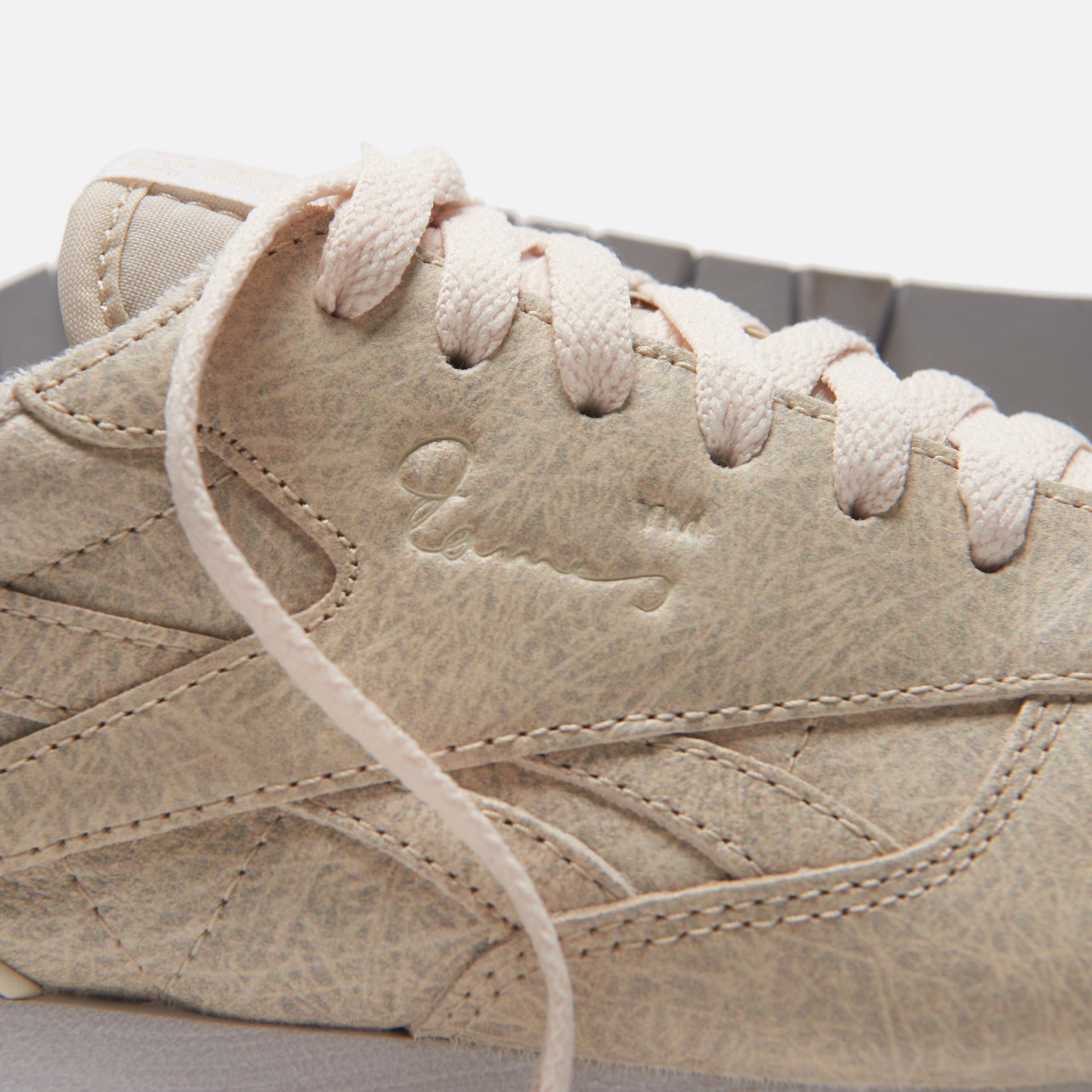 Reebok Classic Leather - Sandtrap / White / Grey