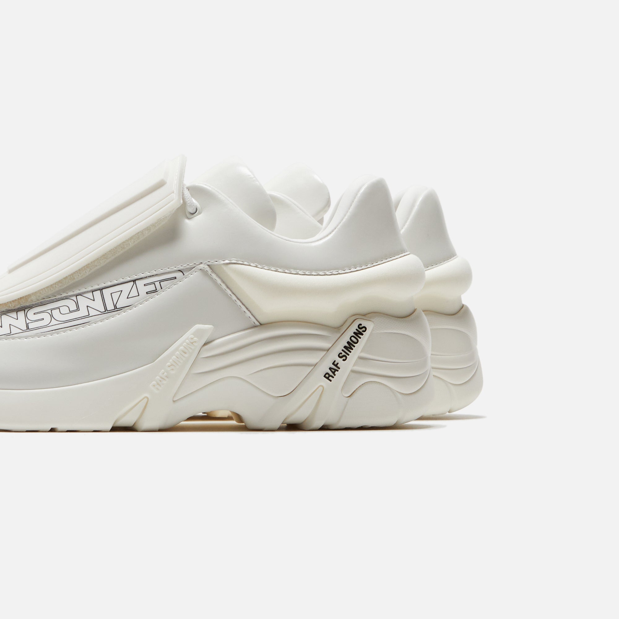 靴 RAF SIMONS RUNNER ANTEI Antei in Black & Red – SVRN