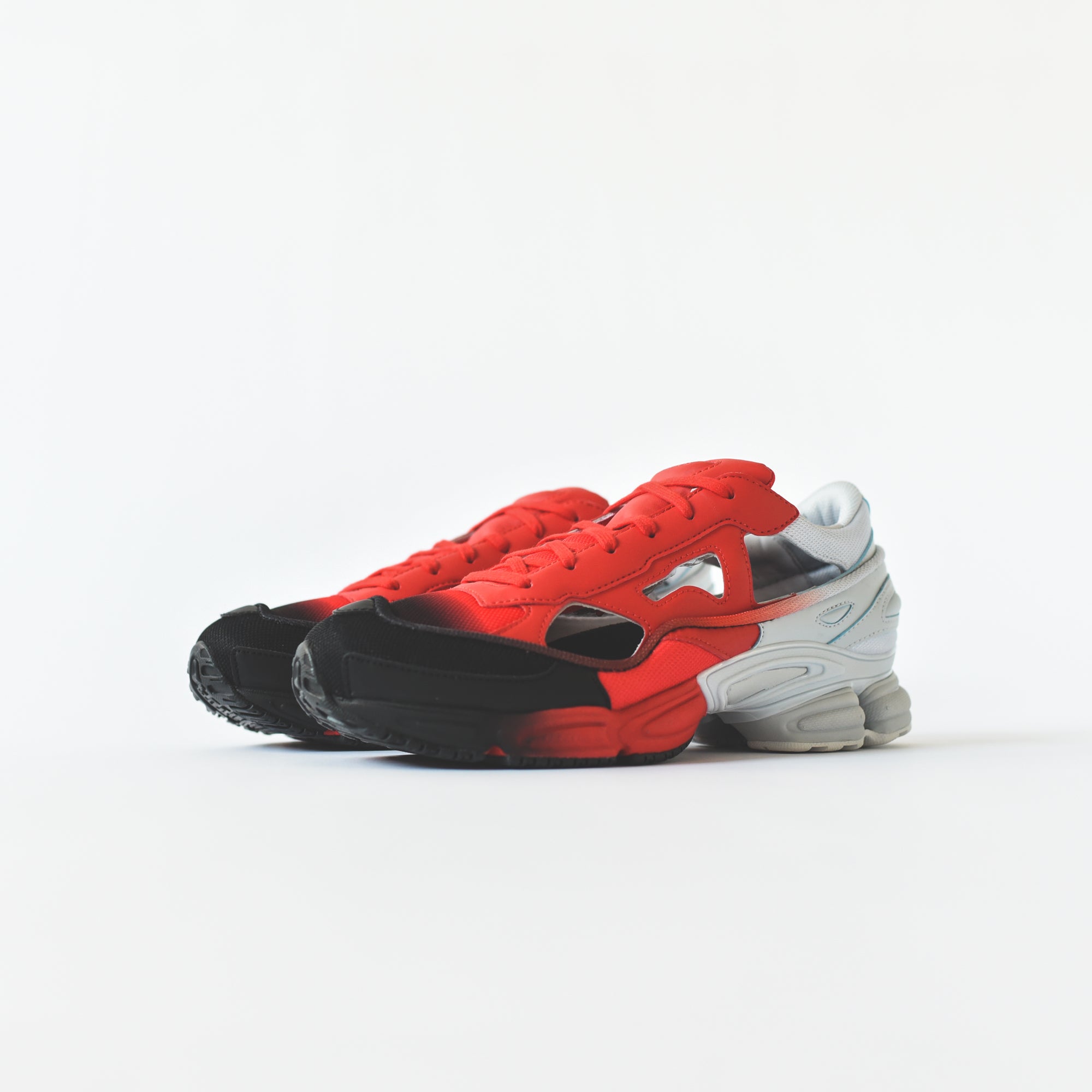 adidas EE7933 RAF SIMONSレッドグラデーションシューズ adidas EE7933 RAF SIMONSレッドグラデーションシューズ - メルカリ