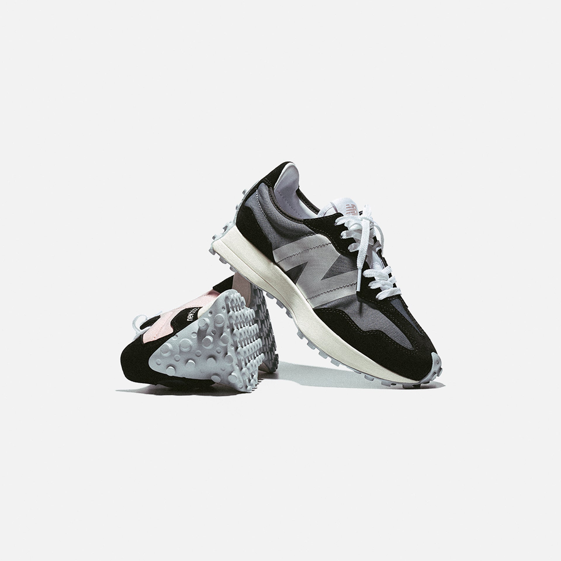 New Balance WMNS 327 - Grey / Black
