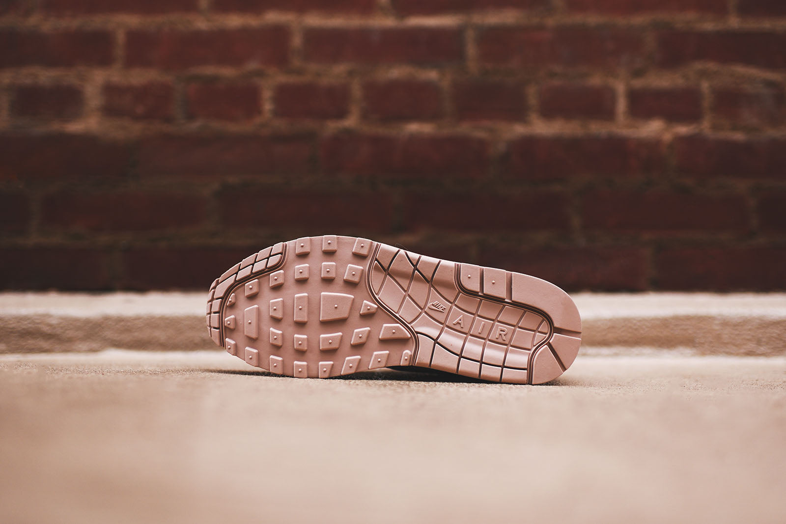 nike air max sand color