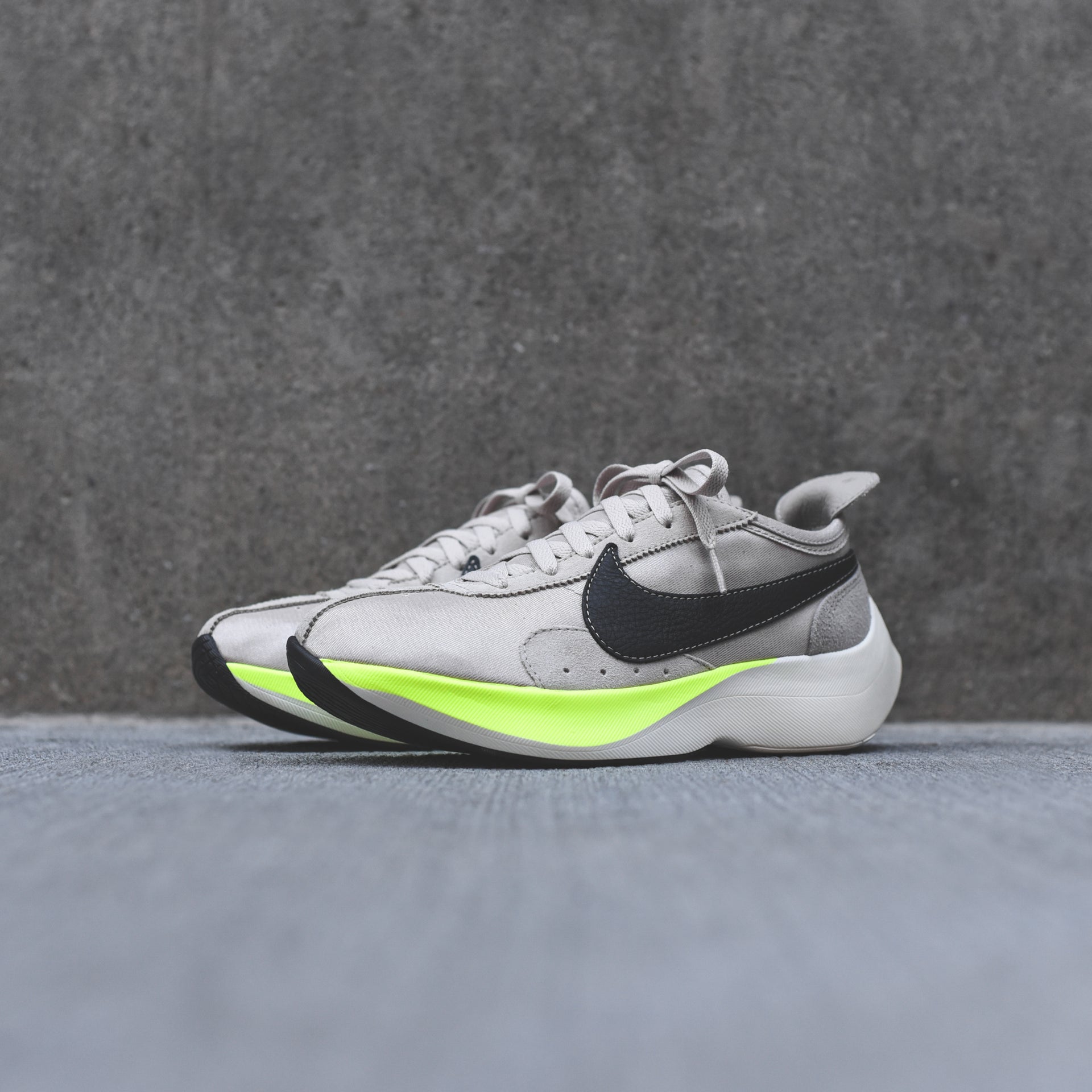 Nike Moon Racer - String / Black / Sail / Volt