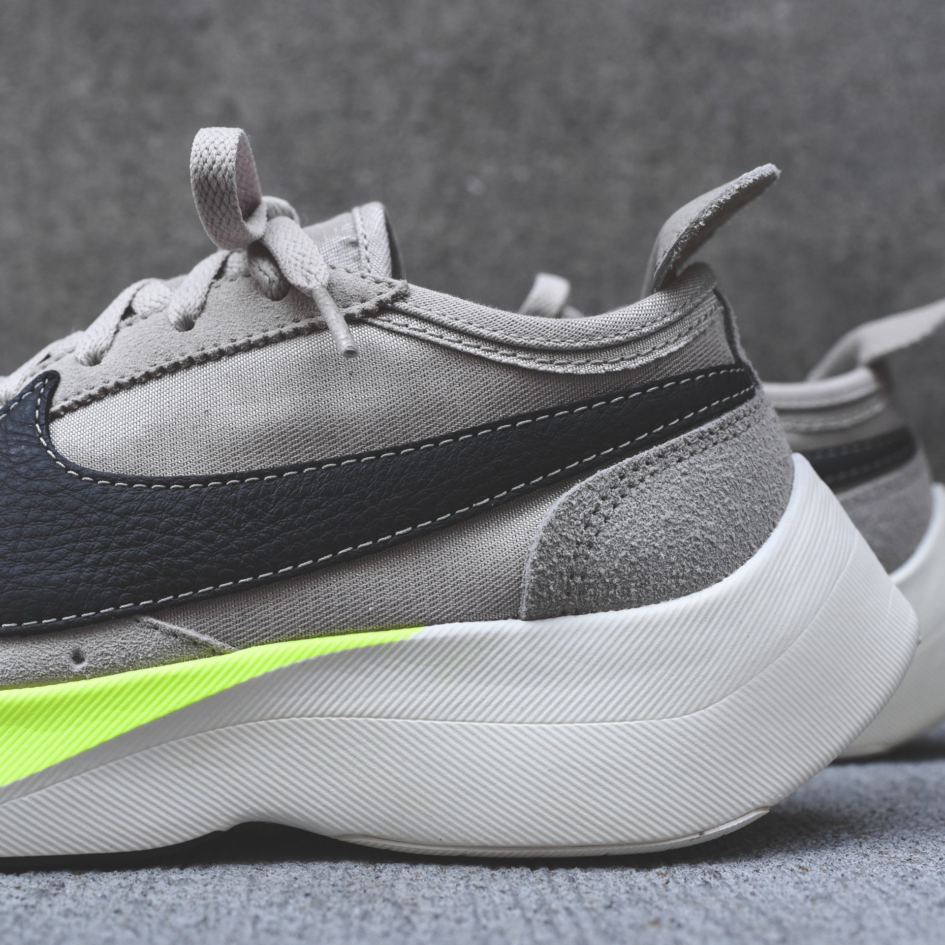 Nike Moon Racer - String / Black / Sail / Volt