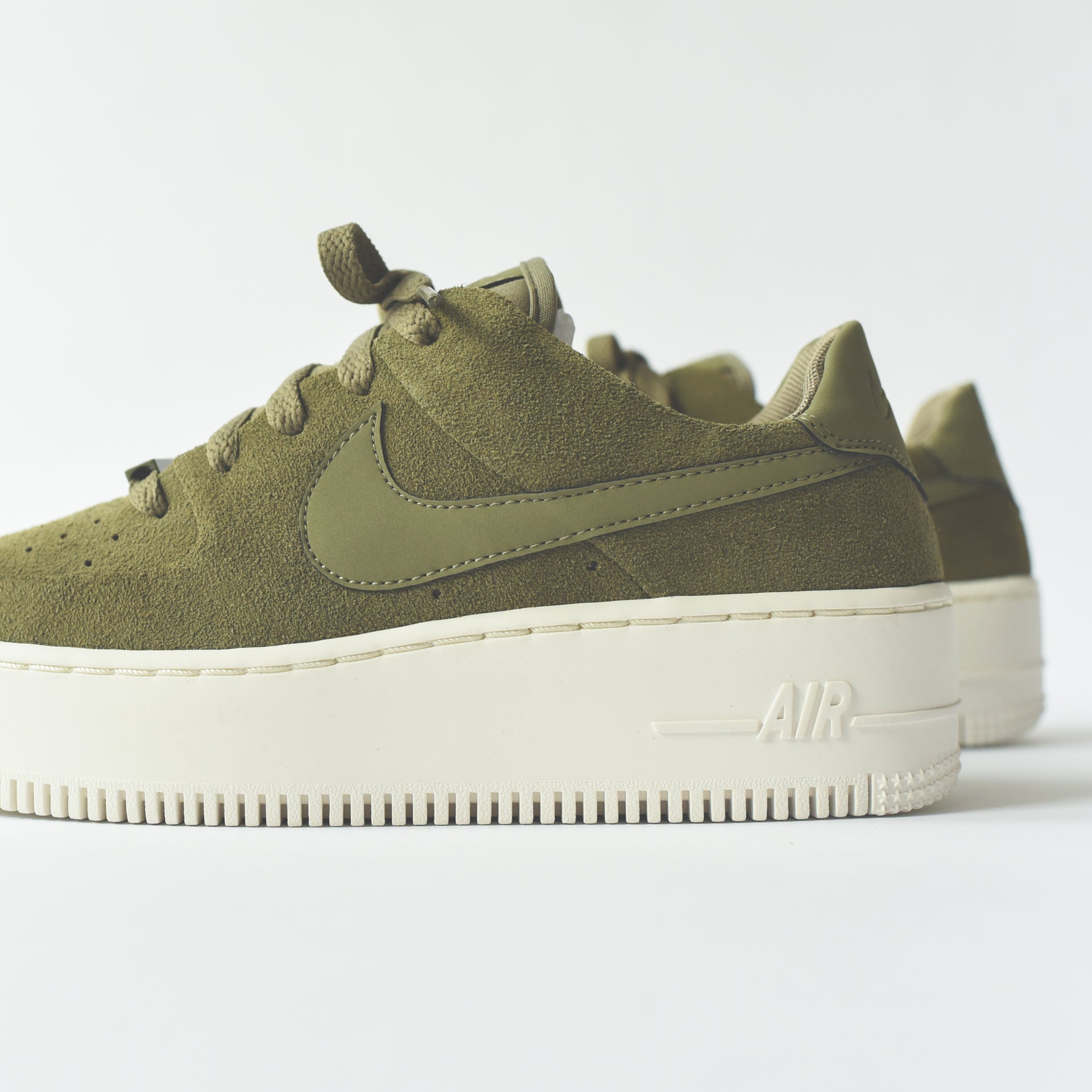 Nike WMNS Air Force 1 Sage Low - Olive / White