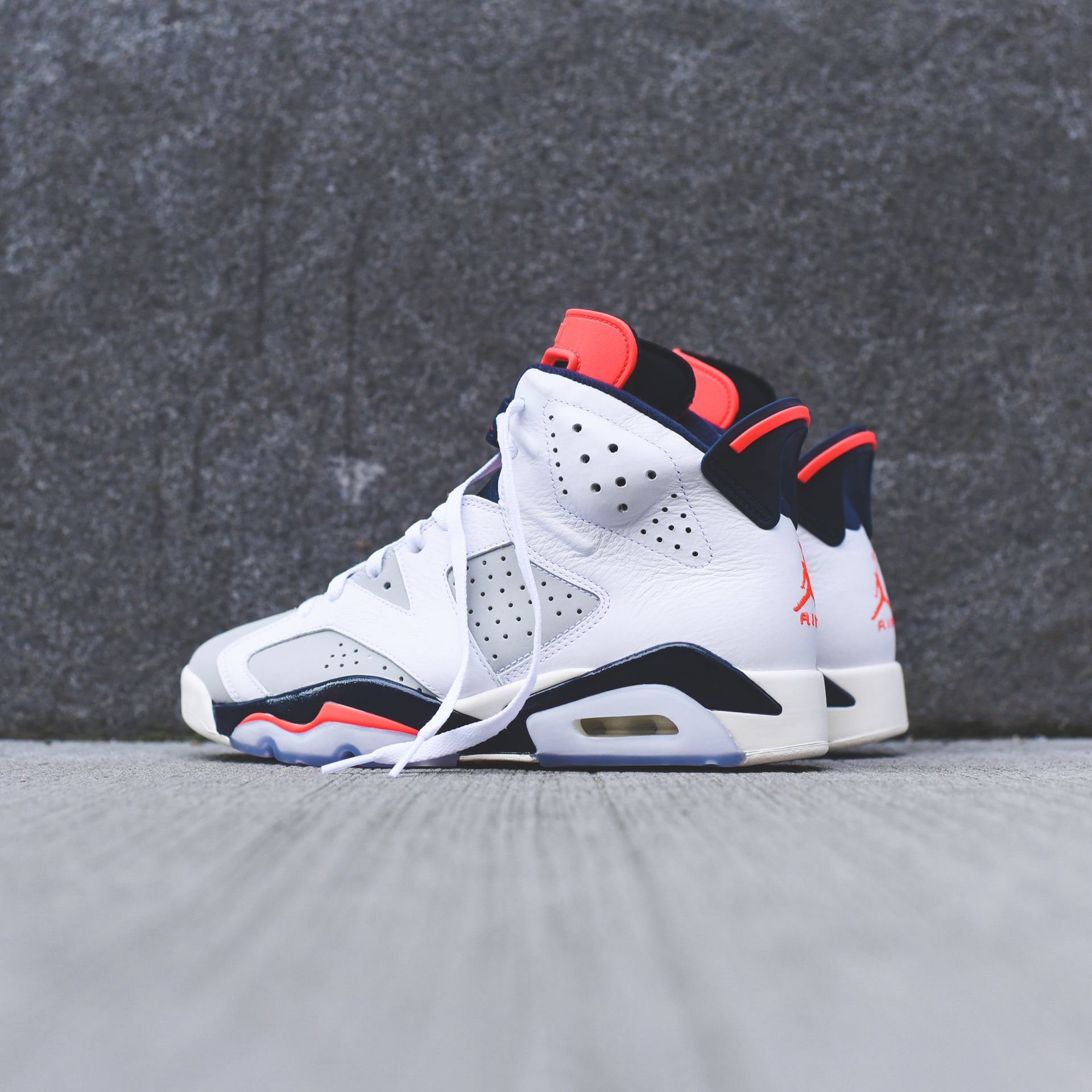 Nike Air Jordan 6 Retro - White / Infrared / Neutral Grey