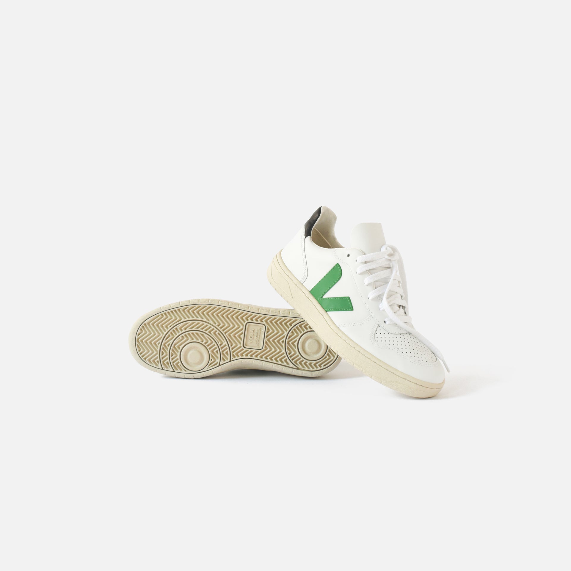 Veja V-10 - Extra White / Emeraude Black / Green