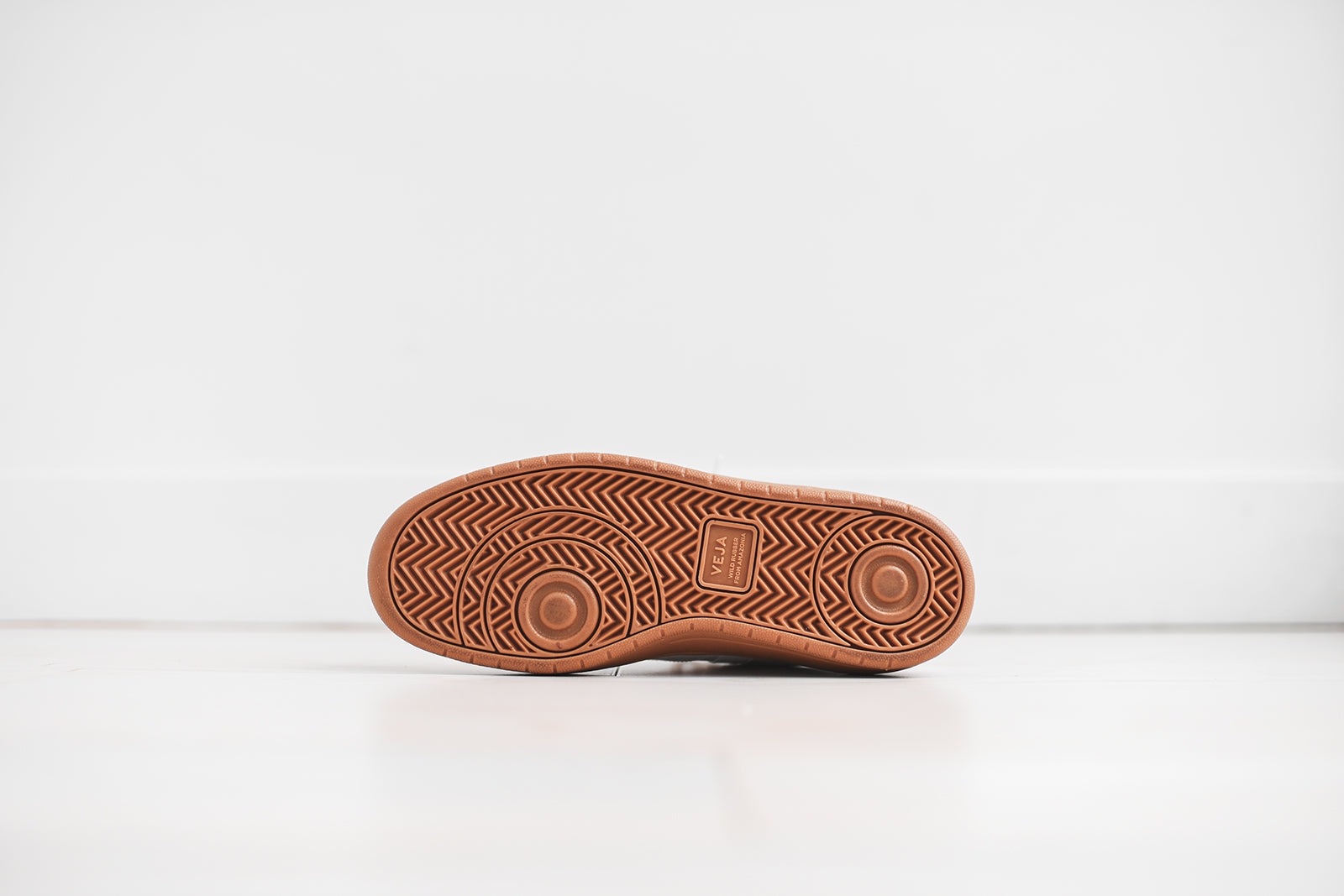 Veja V-10 - Extra White / Natural