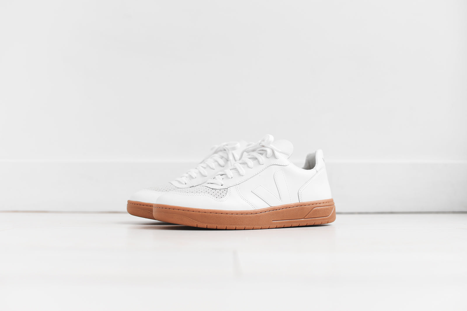 Veja V-10 - Extra White / Natural