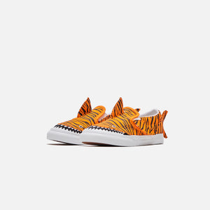 Vans Slip-On v Shark - Orange Tiger / True White