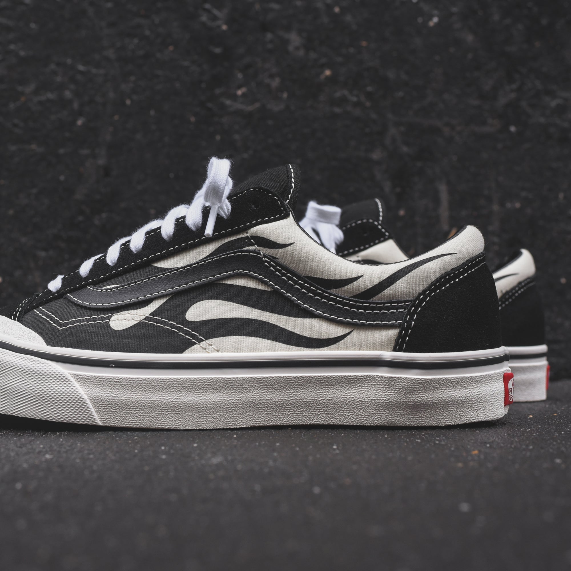2024最新のスタイル Style Vans 36 Kith – Black / Flame - SF 靴