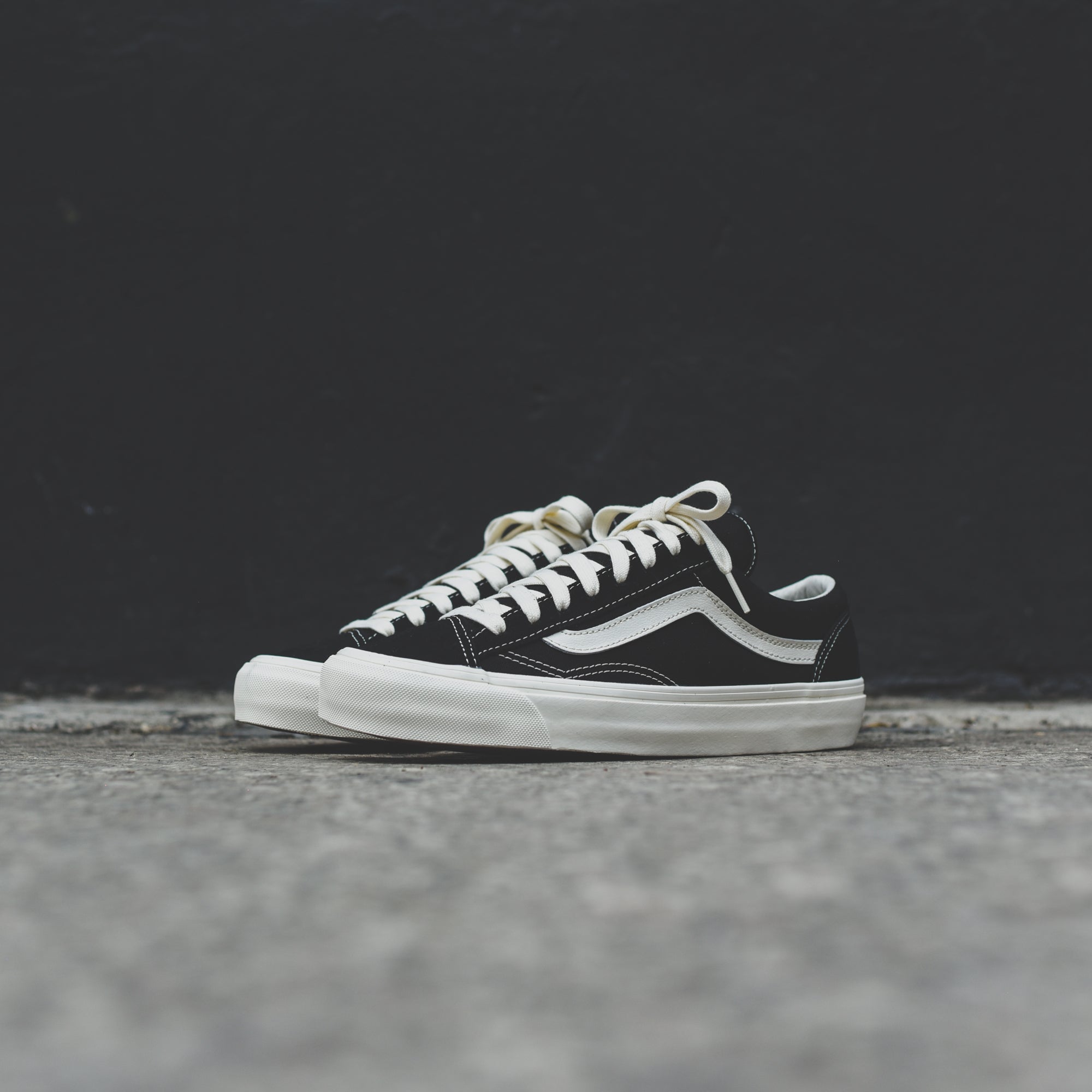 aya　VANS OG style 36 LX Vans OG Style 36 LX - Black / Marshmallow – Kith