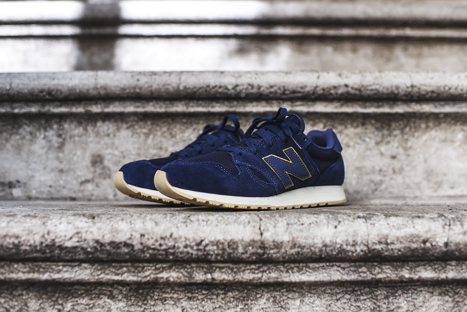 New Balance WMNS 520 - Navy / White