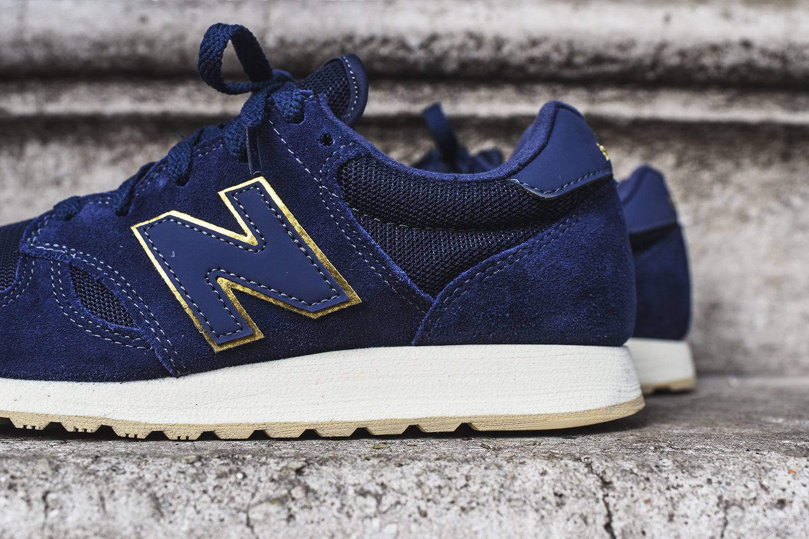 New Balance WMNS 520 - Navy / White