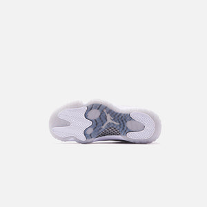 Nike WMNS Air Jordan 11 Retro - White / Metallic Silver / Vast Grey