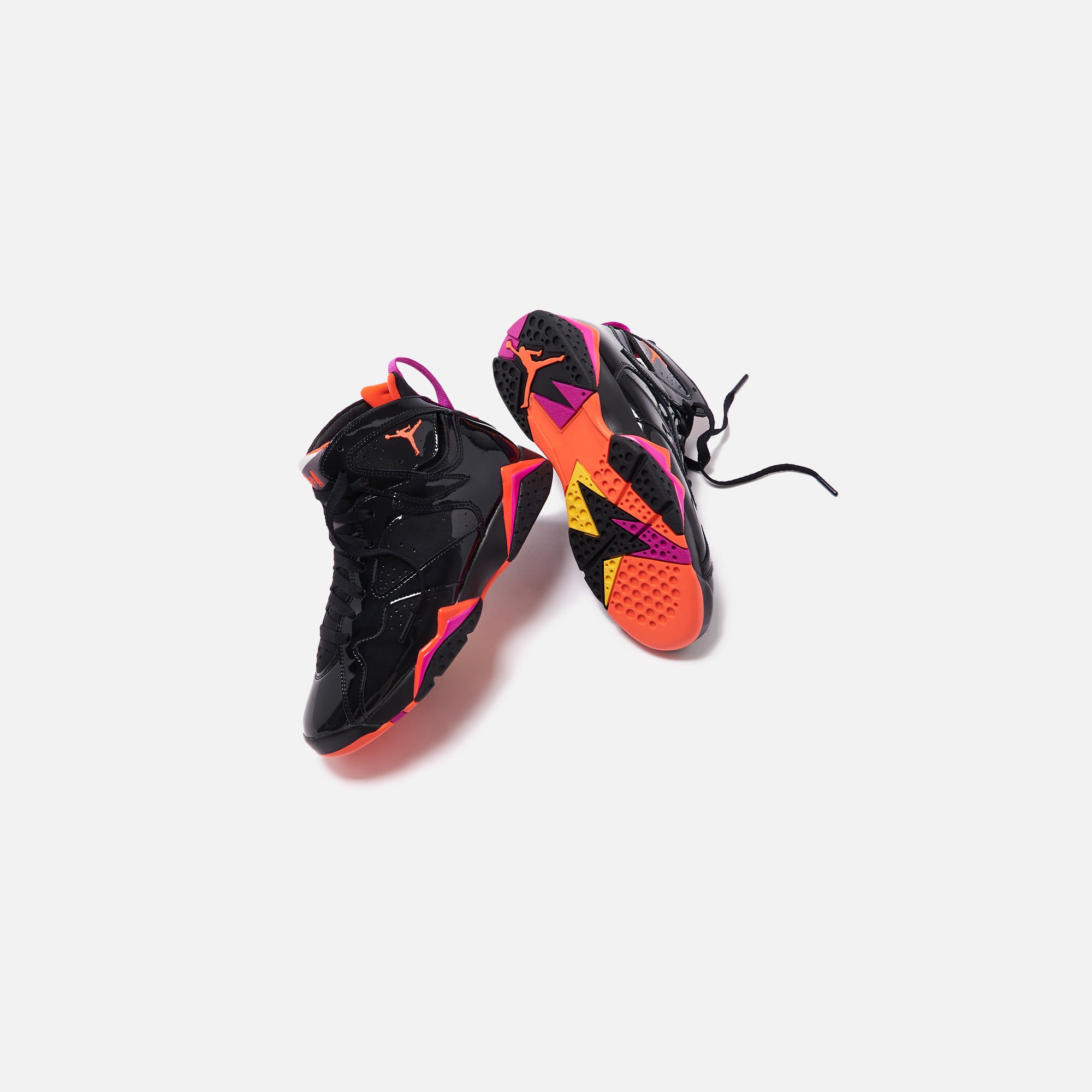 Nike WMNS Air Jordan 7 Retro - Black / Bright Crimson / Anthracite