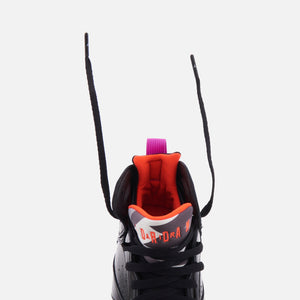 Nike WMNS Air Jordan 7 Retro - Black / Bright Crimson / Anthracite