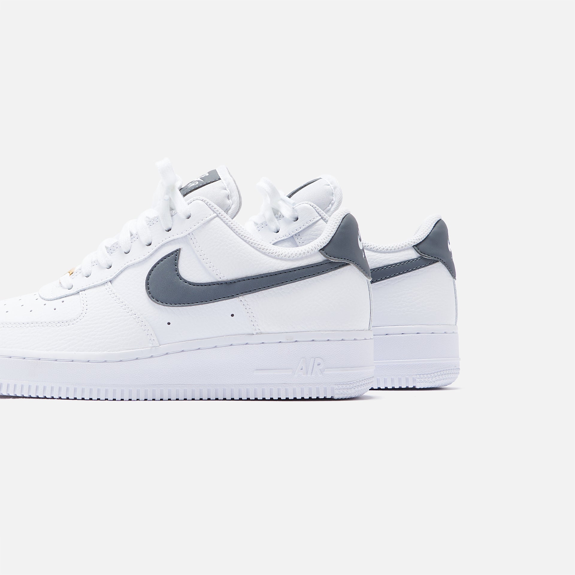 Nike WMNS Air Force 1 '07 - White / Cool Grey / Metallic Gold