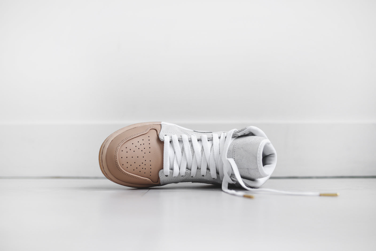 Nike WMNS Air Jordan 1 High PRM Split - Tan Toe
