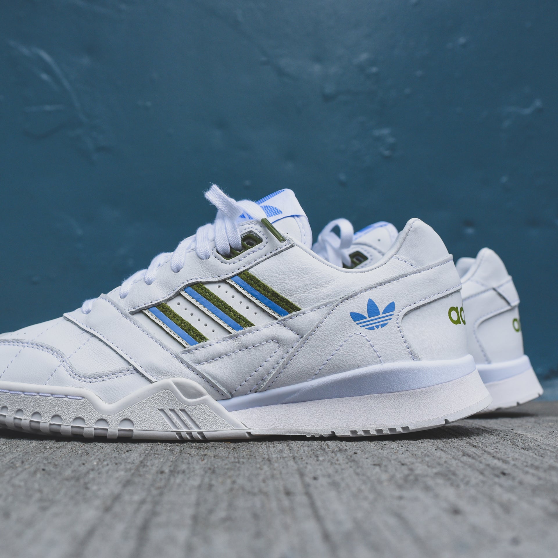 adidas Originals WMNS A.R. Trainer 100 -  White / Tech Olive / Real Blue
