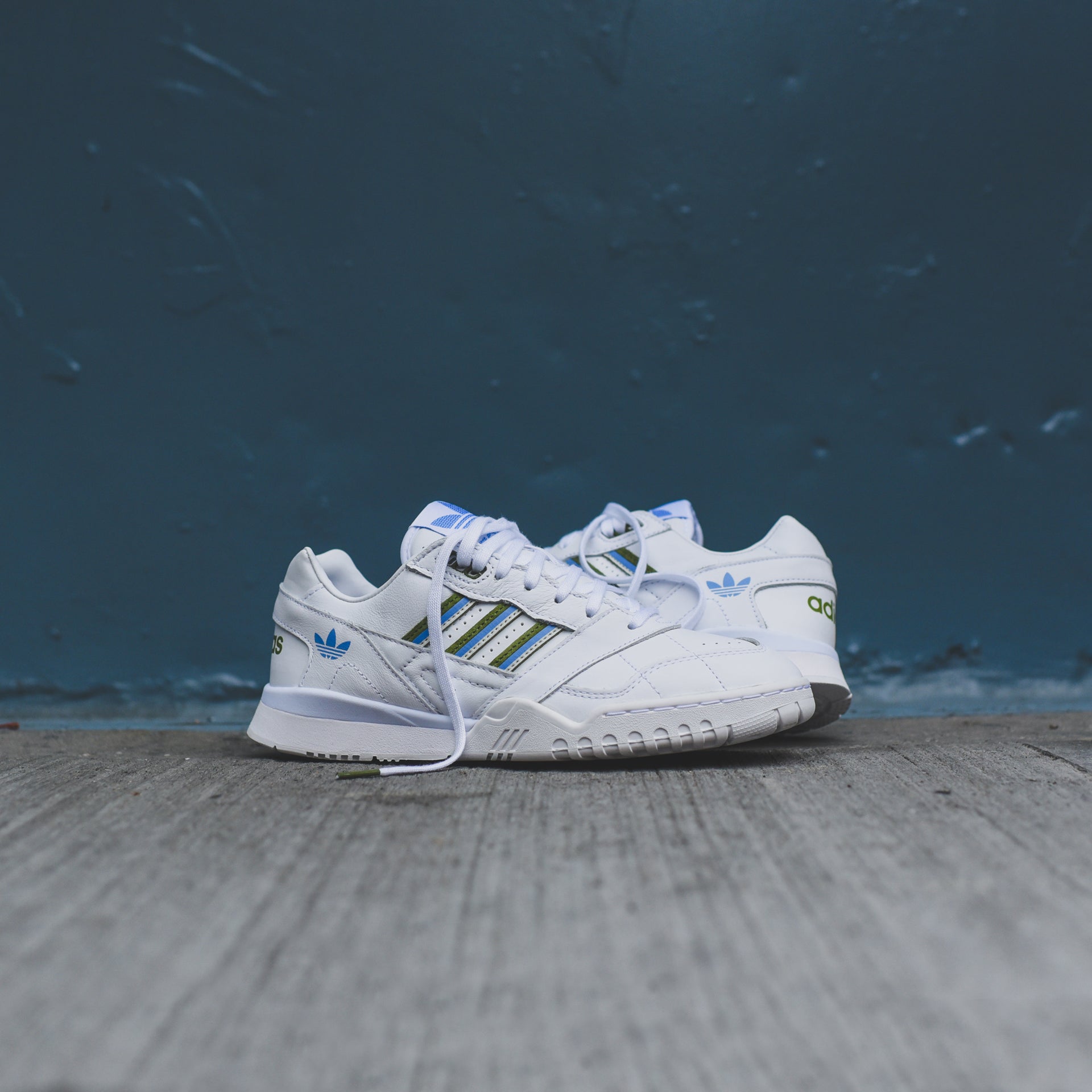 adidas Originals WMNS A.R. Trainer 100
