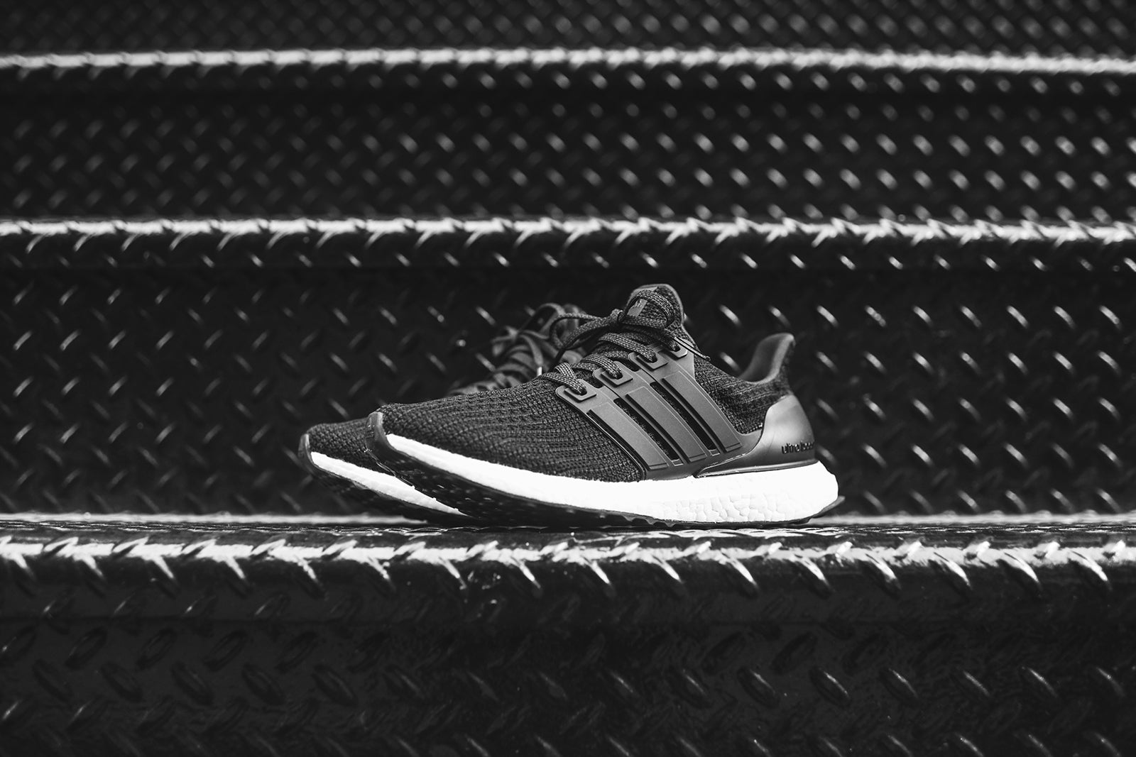 adidas WMNS Ultraboost 4.0 - Black / White