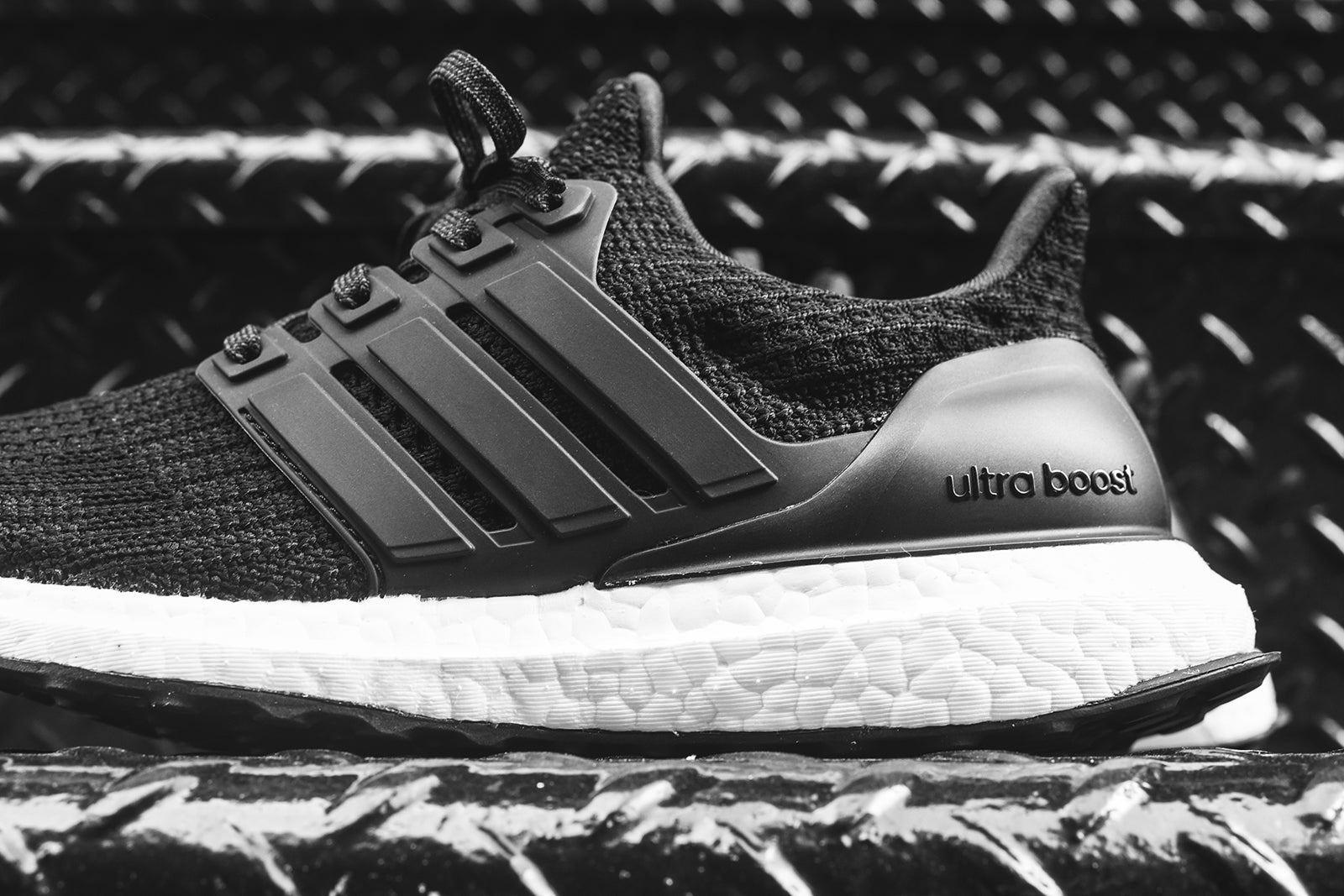 adidas WMNS Ultraboost 4.0 - Black / White