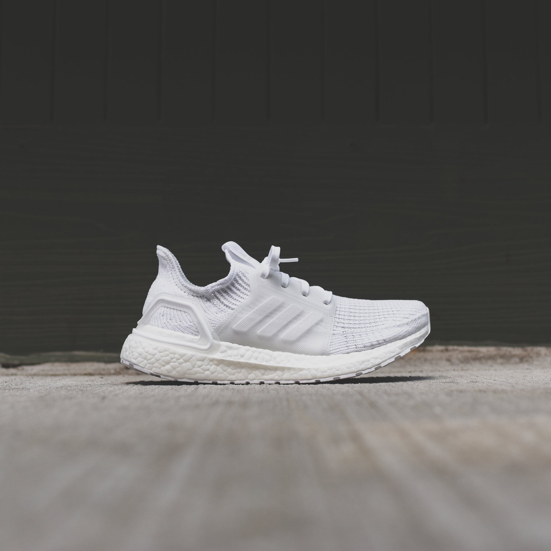 adidas Originals WMNS UltraBOOST 19 - White / Core Black adidas Originals WMNS UltraBOOST 19 - White / Core Black