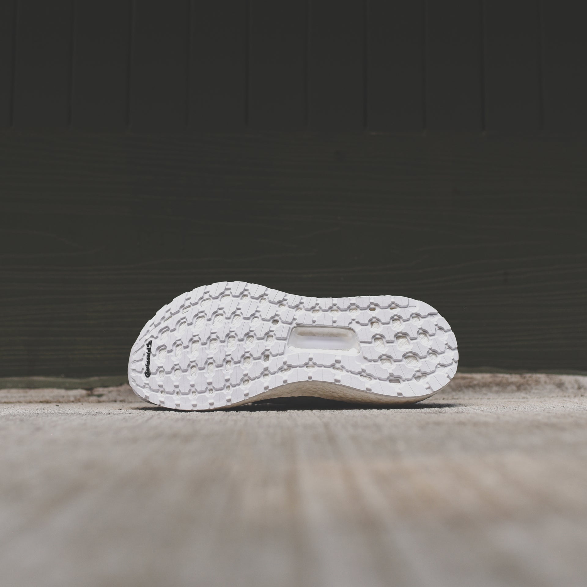 adidas Originals WMNS UltraBOOST 19 - White / Core Black