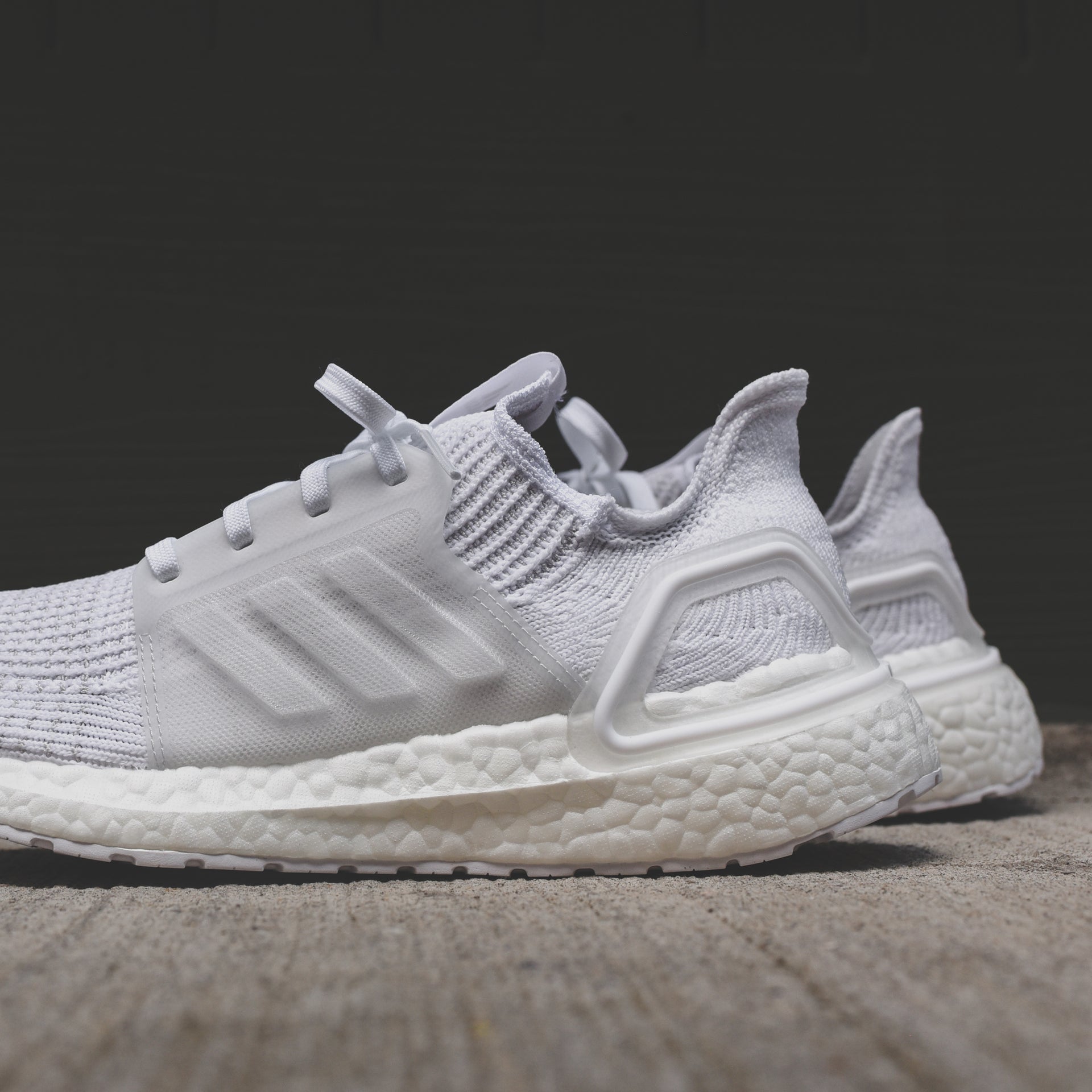 adidas Originals WMNS UltraBOOST 19 - White / Core Black