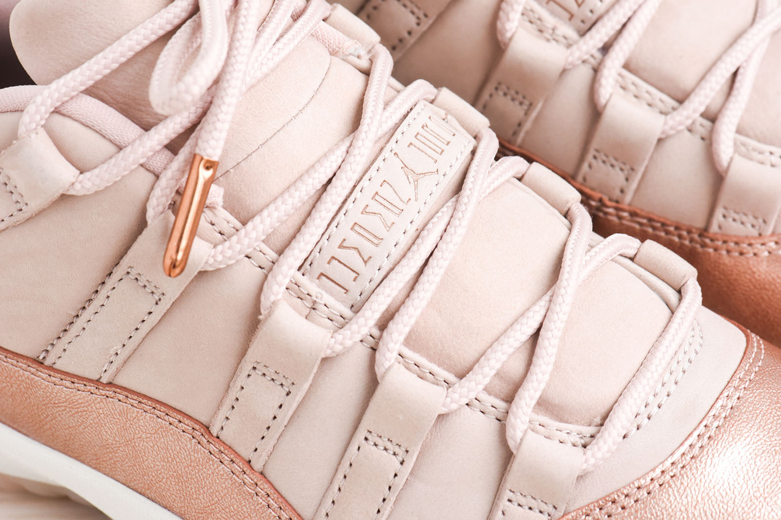 Nike WMNS Air Jordan 11 Retro Low - Sail / Metallic Red / Bronze