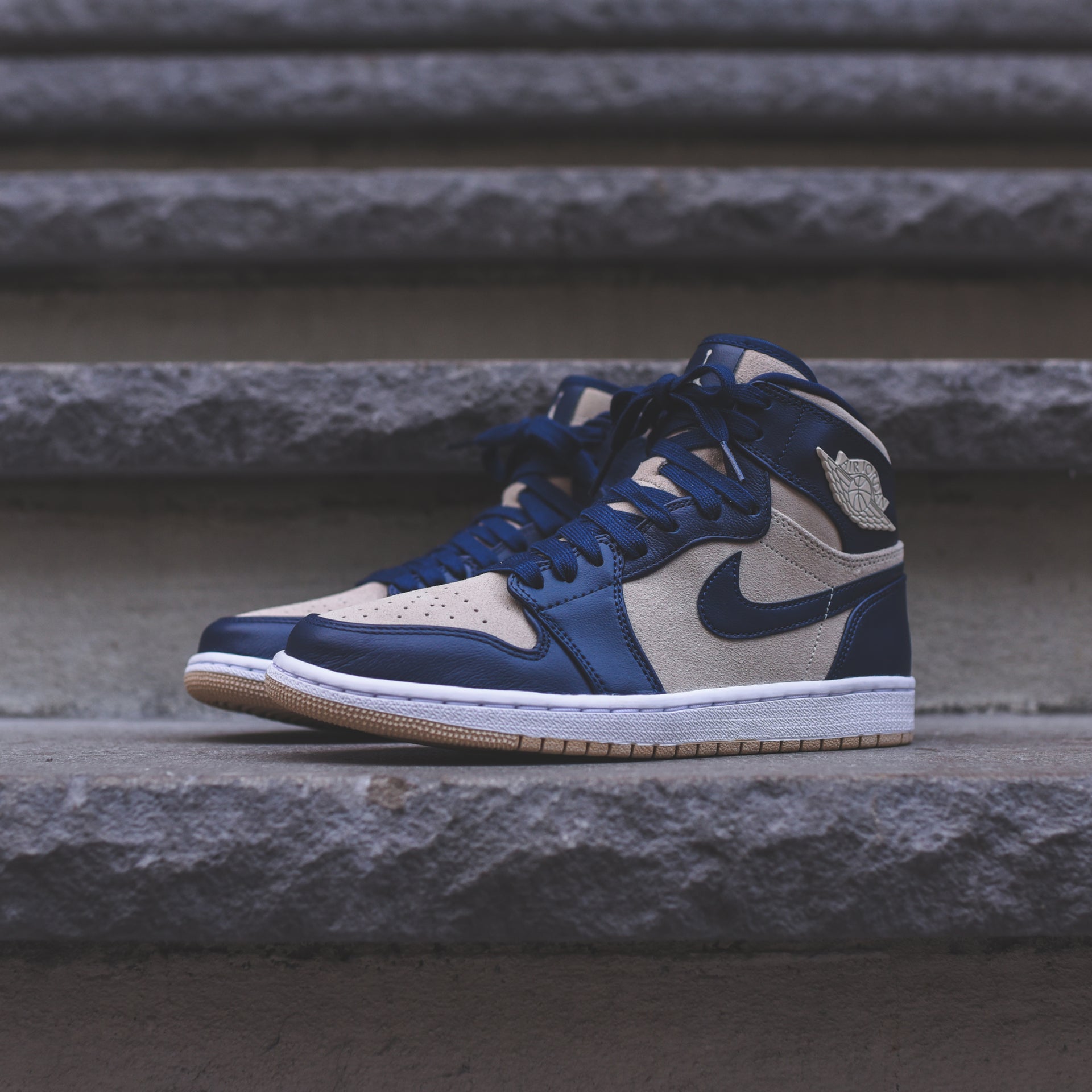 Nike WMNS Air Jordan 1 High Premium - Midnght Navy / Cream