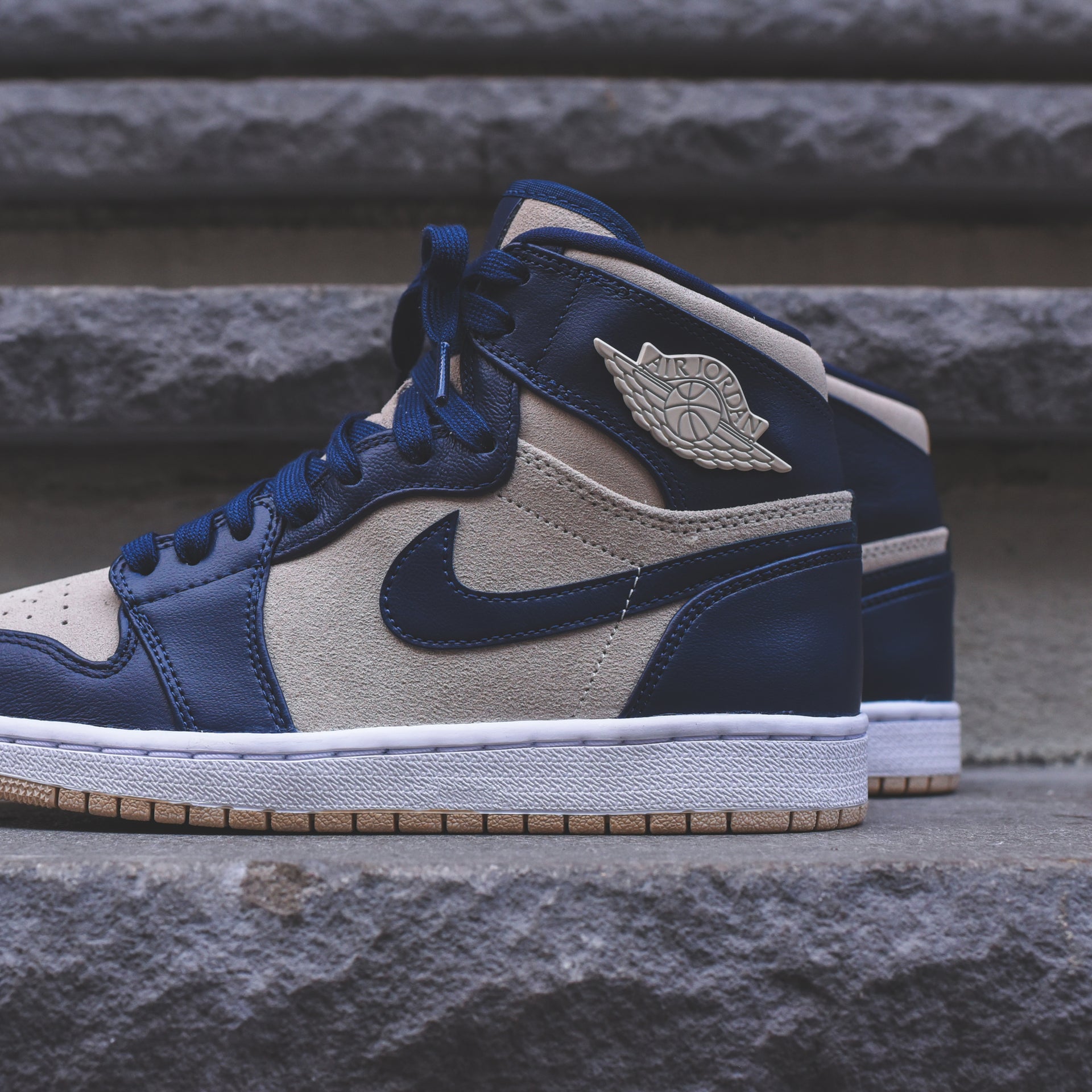 Nike WMNS Air Jordan 1 High Premium - Midnght Navy / Cream